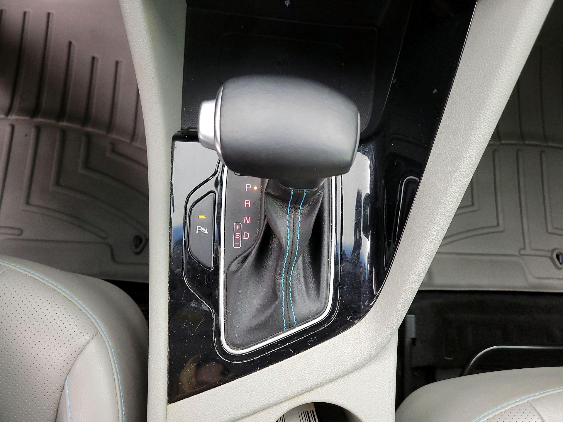 Thumbnail: 2017 Kia Niro - 18