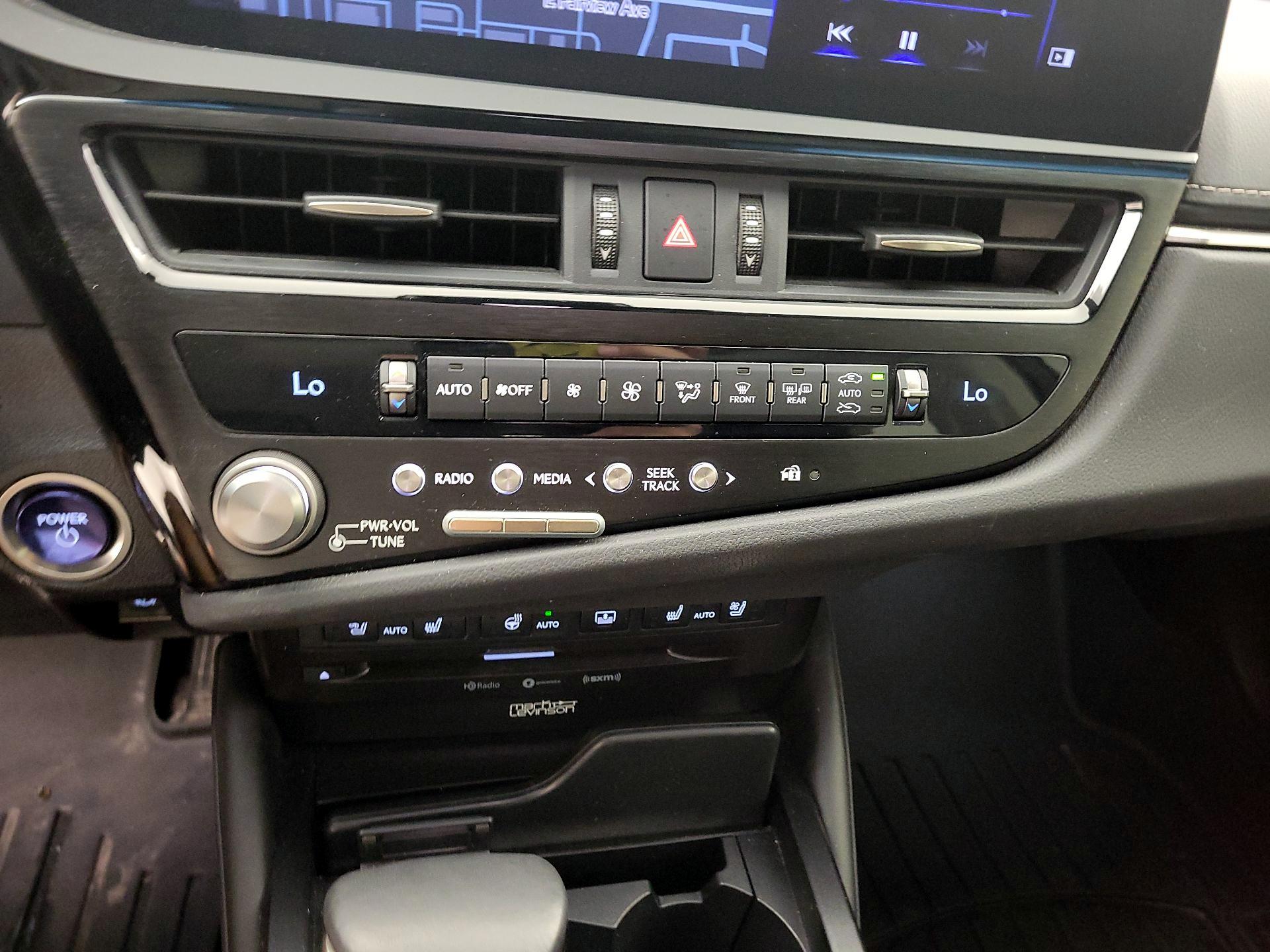 Thumbnail: 2022 Lexus ES - 17