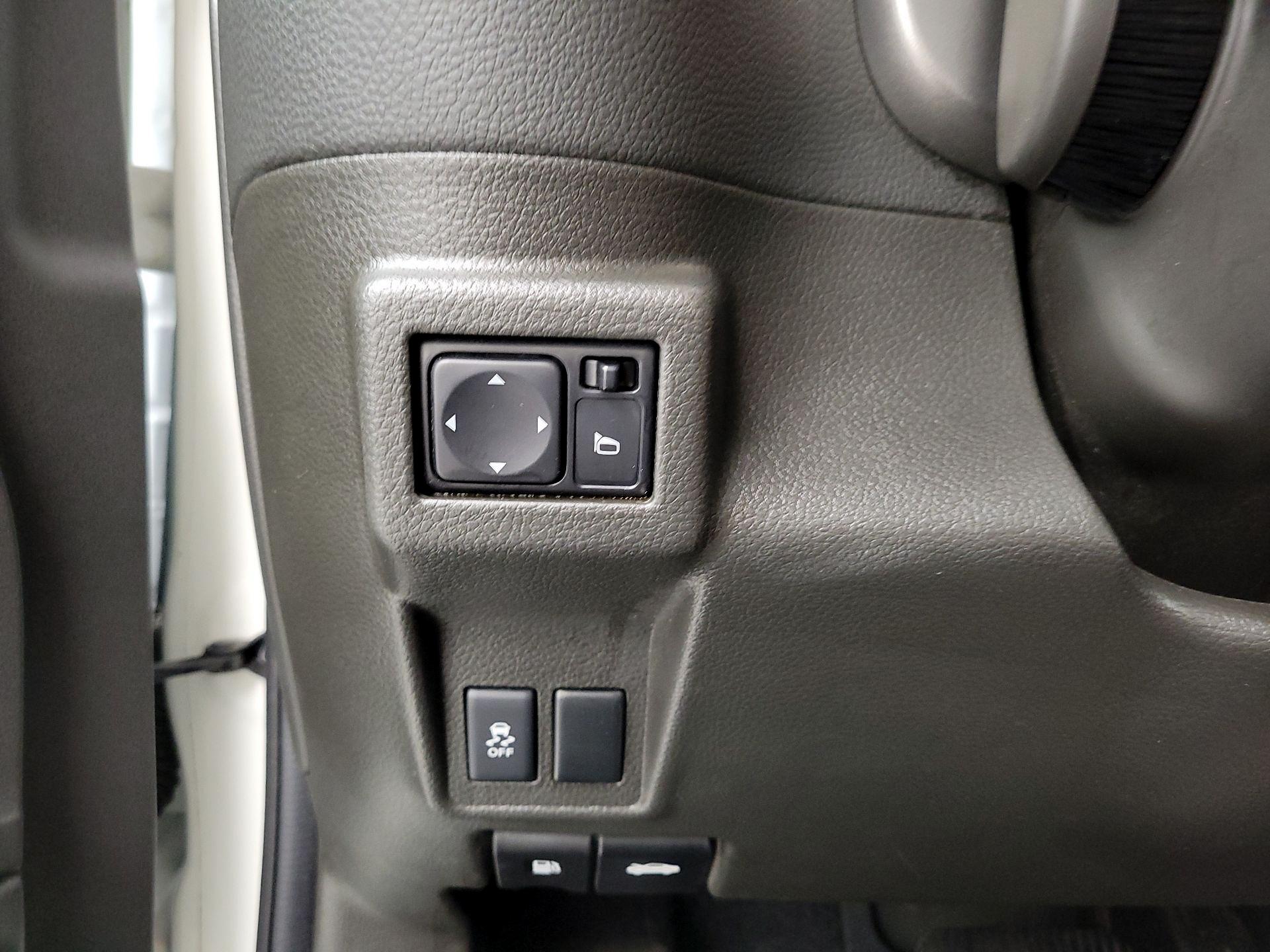 Thumbnail: 2014 Nissan Cube - 13