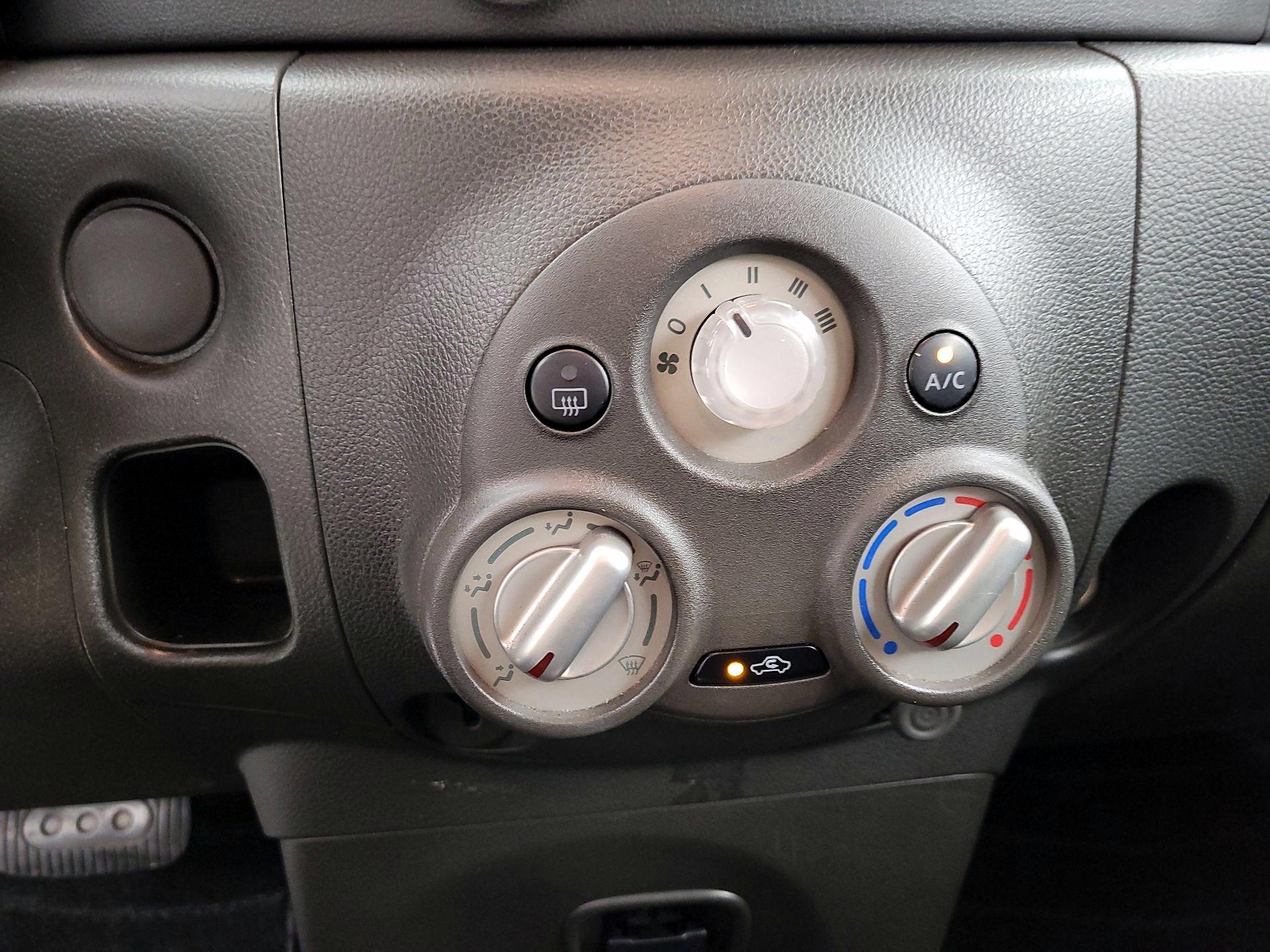 Thumbnail: 2014 Nissan Cube - 15