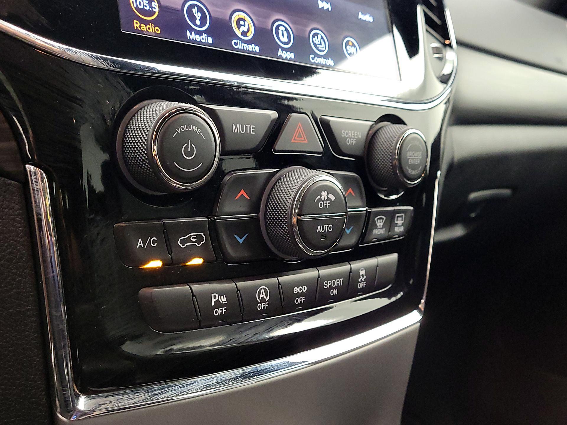 Thumbnail: 2019 Jeep Grand Cherokee - 17