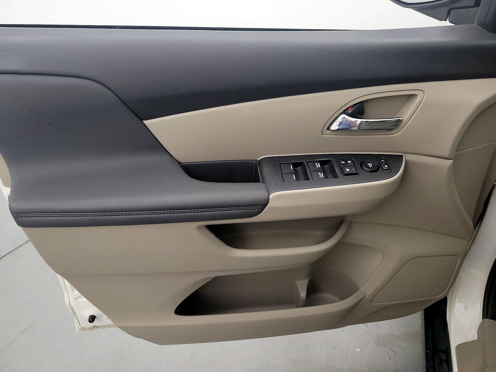 Thumbnail: 2015 Honda Odyssey - 12