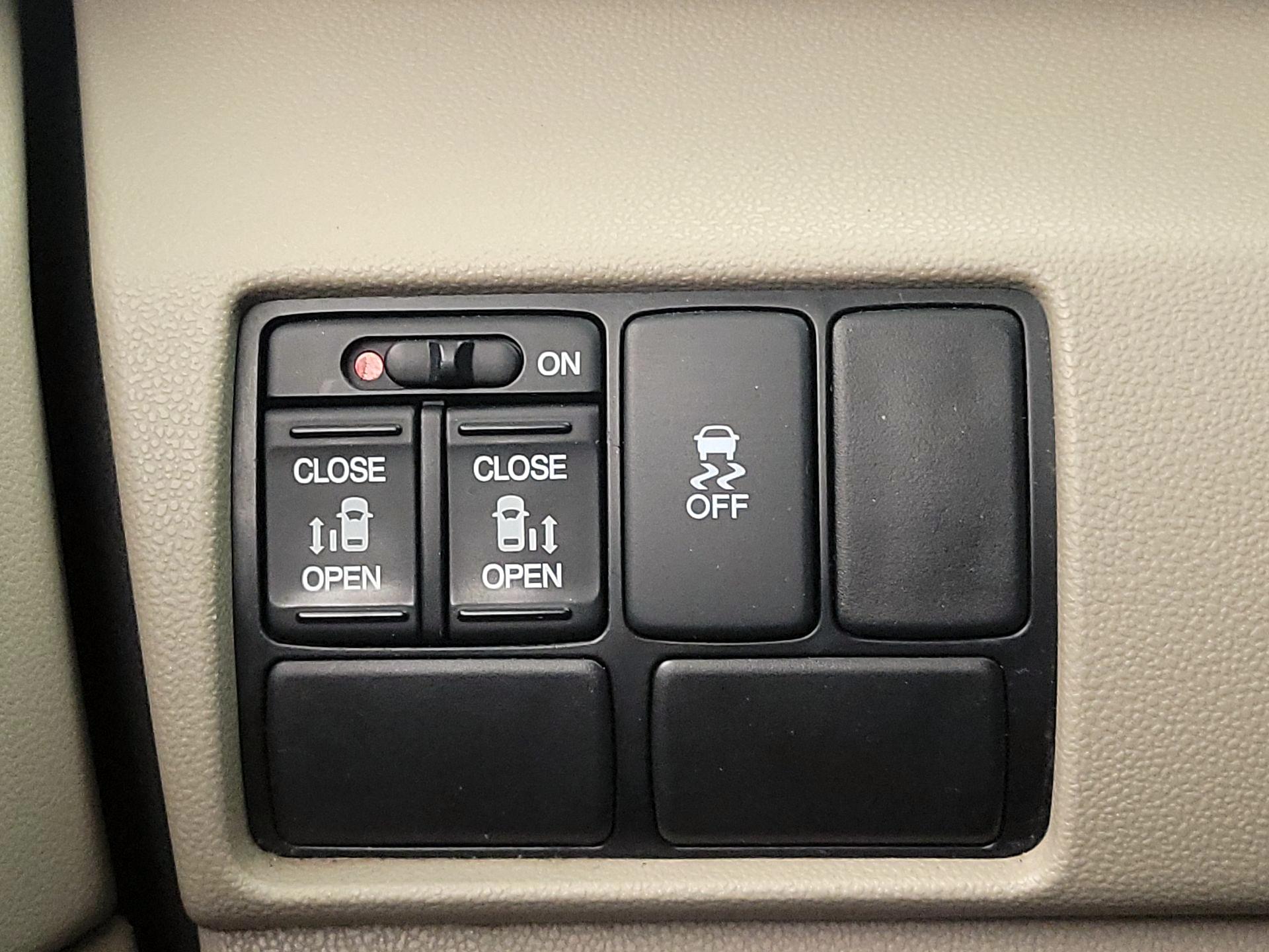 Thumbnail: 2015 Honda Odyssey - 13