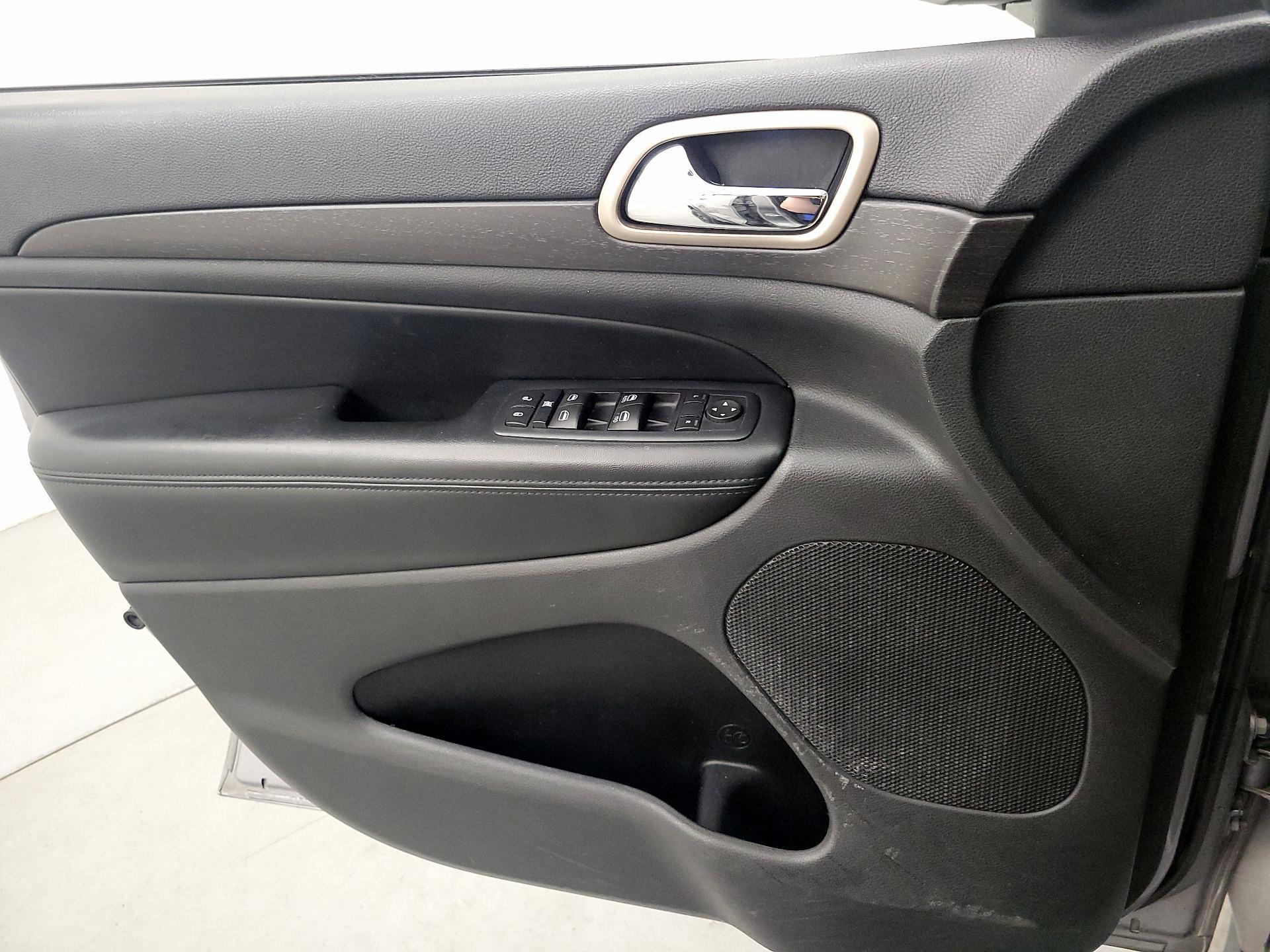 Thumbnail: 2015 Jeep Grand Cherokee - 12