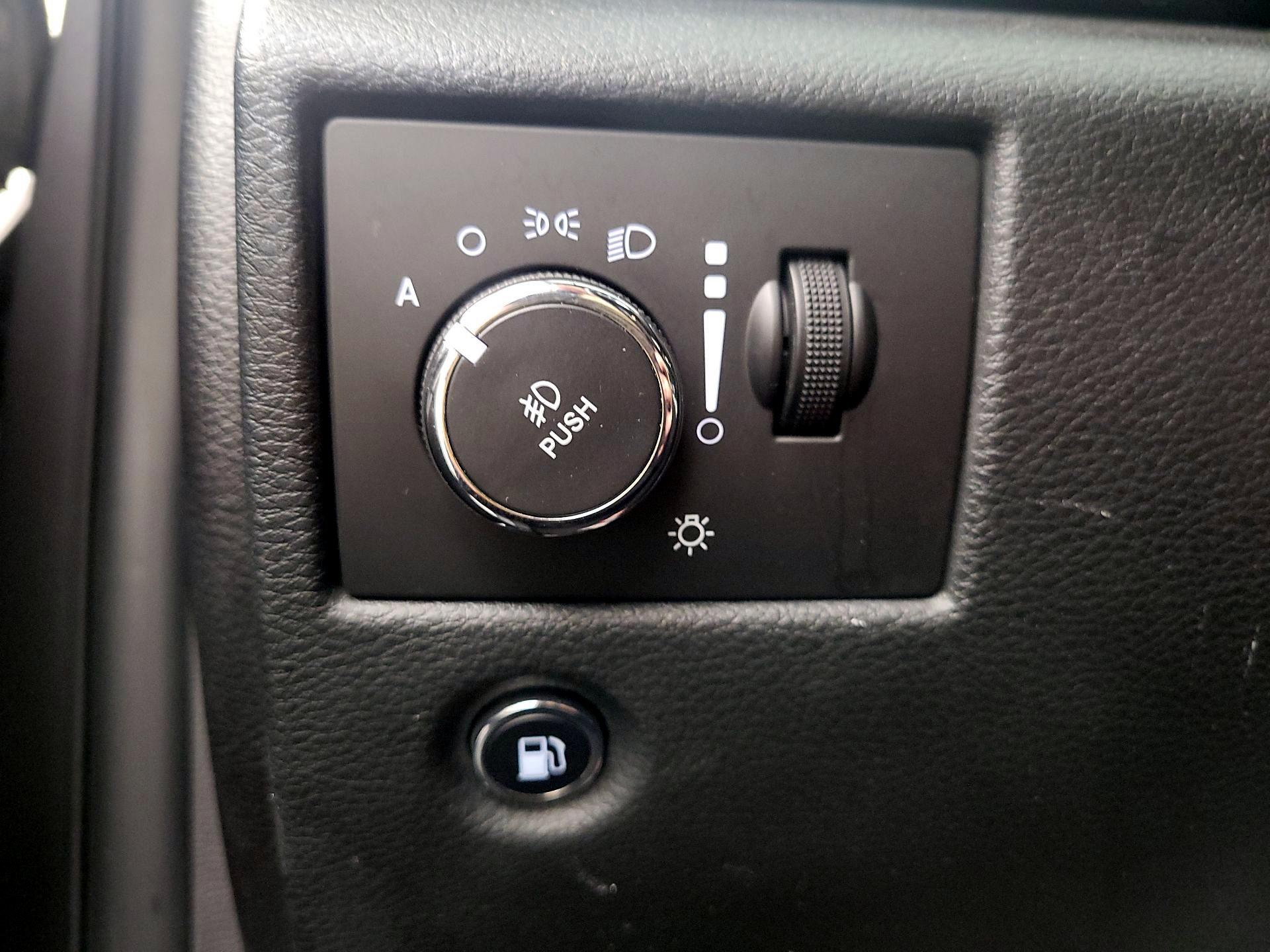 Thumbnail: 2015 Jeep Grand Cherokee - 13