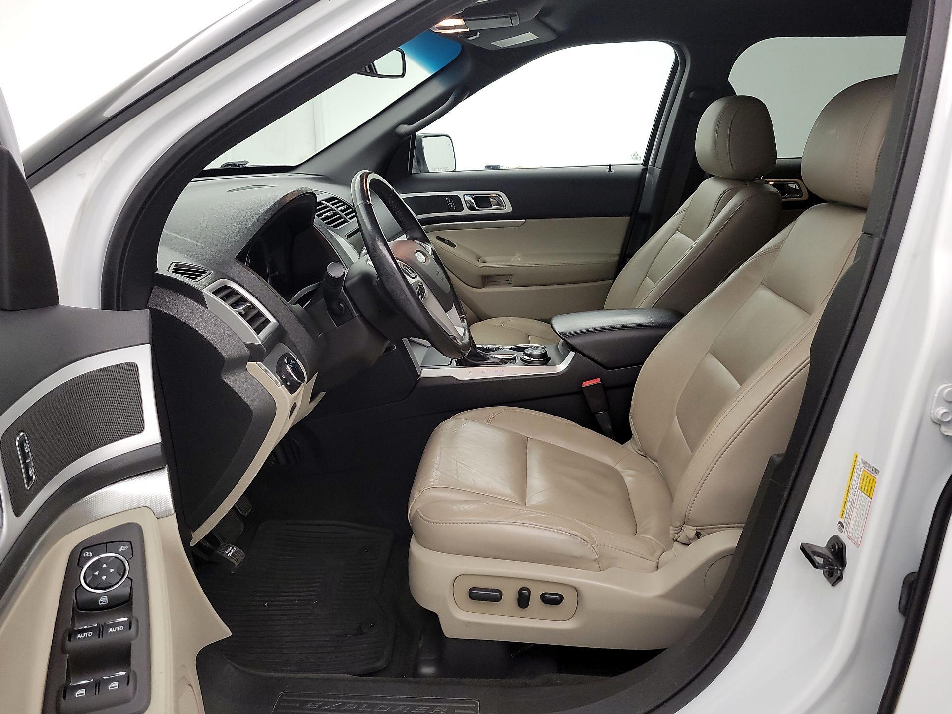 Thumbnail: 2015 Ford Explorer - 11