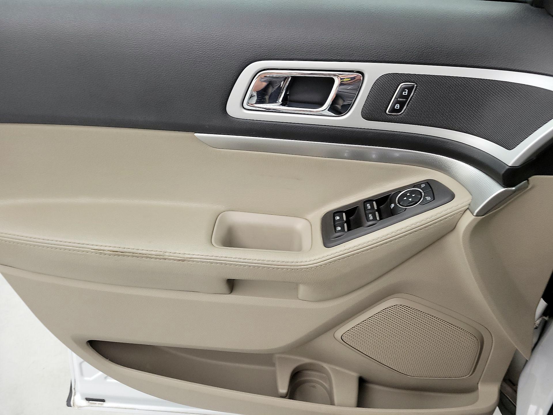 Thumbnail: 2015 Ford Explorer - 12