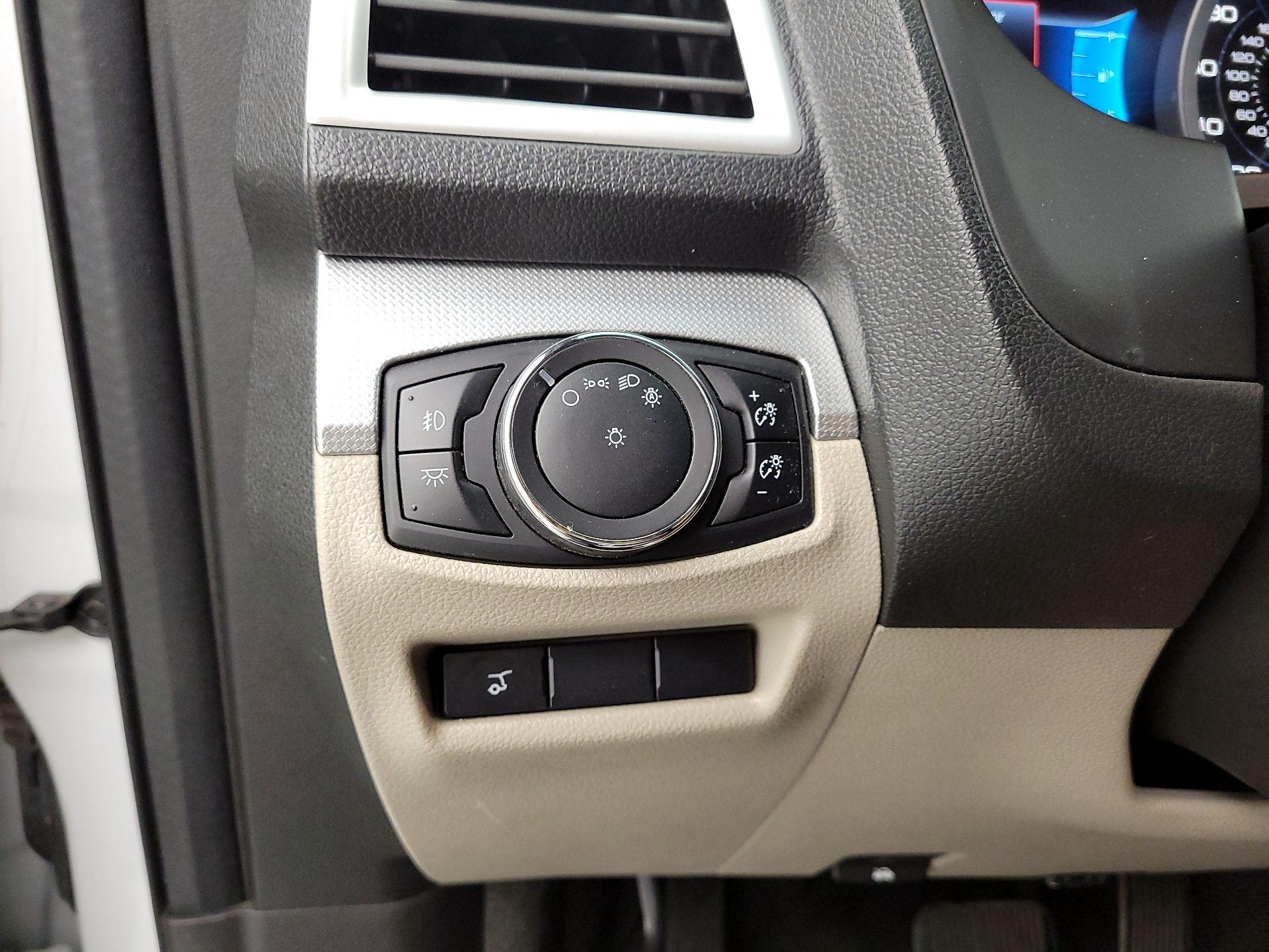 Thumbnail: 2015 Ford Explorer - 13