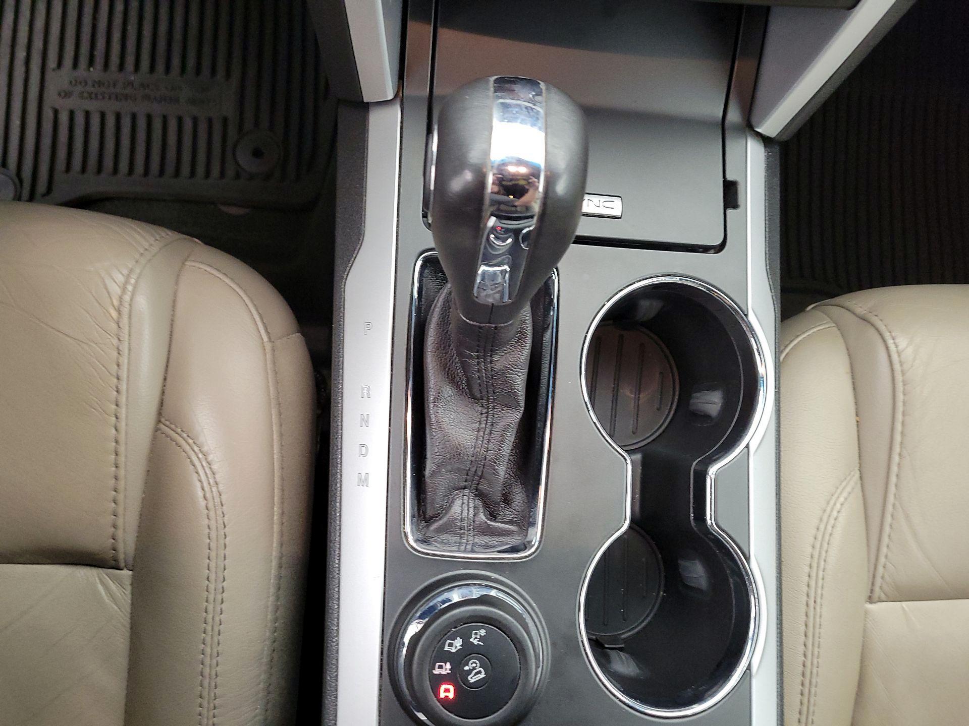 Thumbnail: 2015 Ford Explorer - 17
