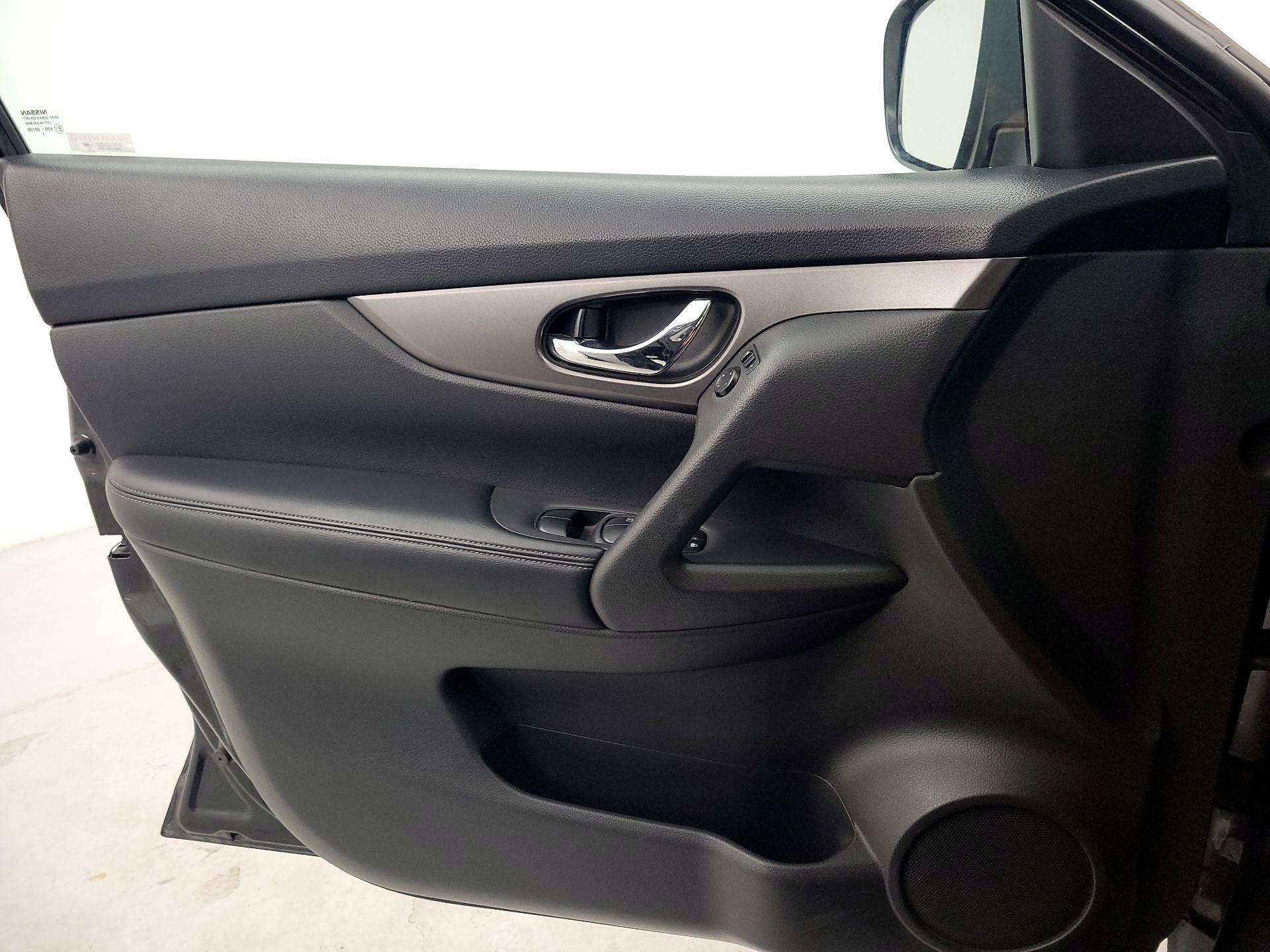 Thumbnail: 2016 Nissan Rogue - 12
