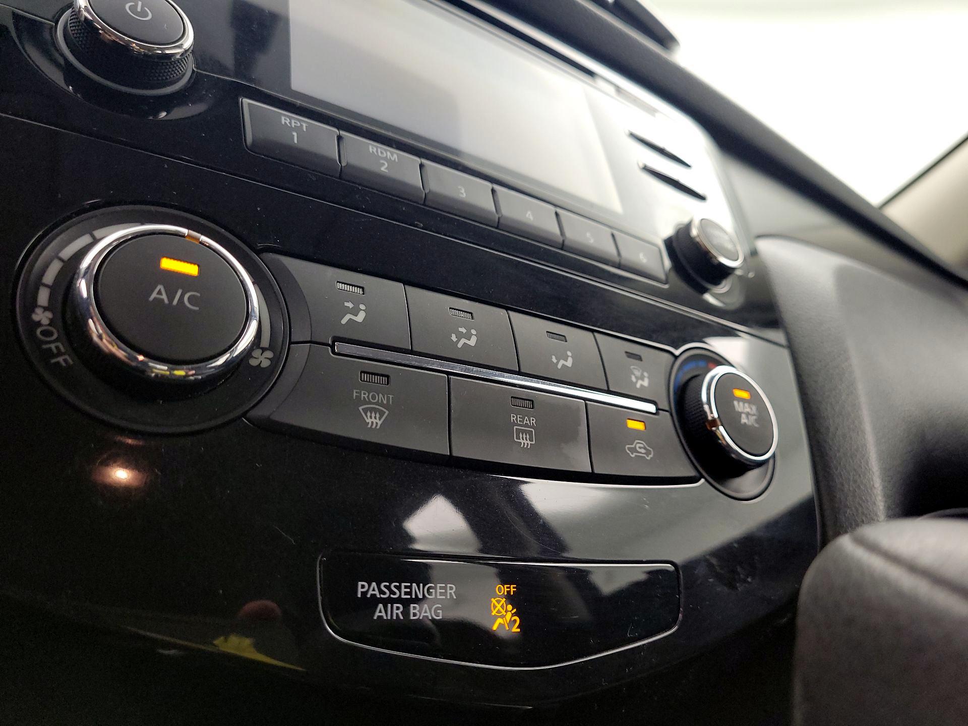 Thumbnail: 2016 Nissan Rogue - 16