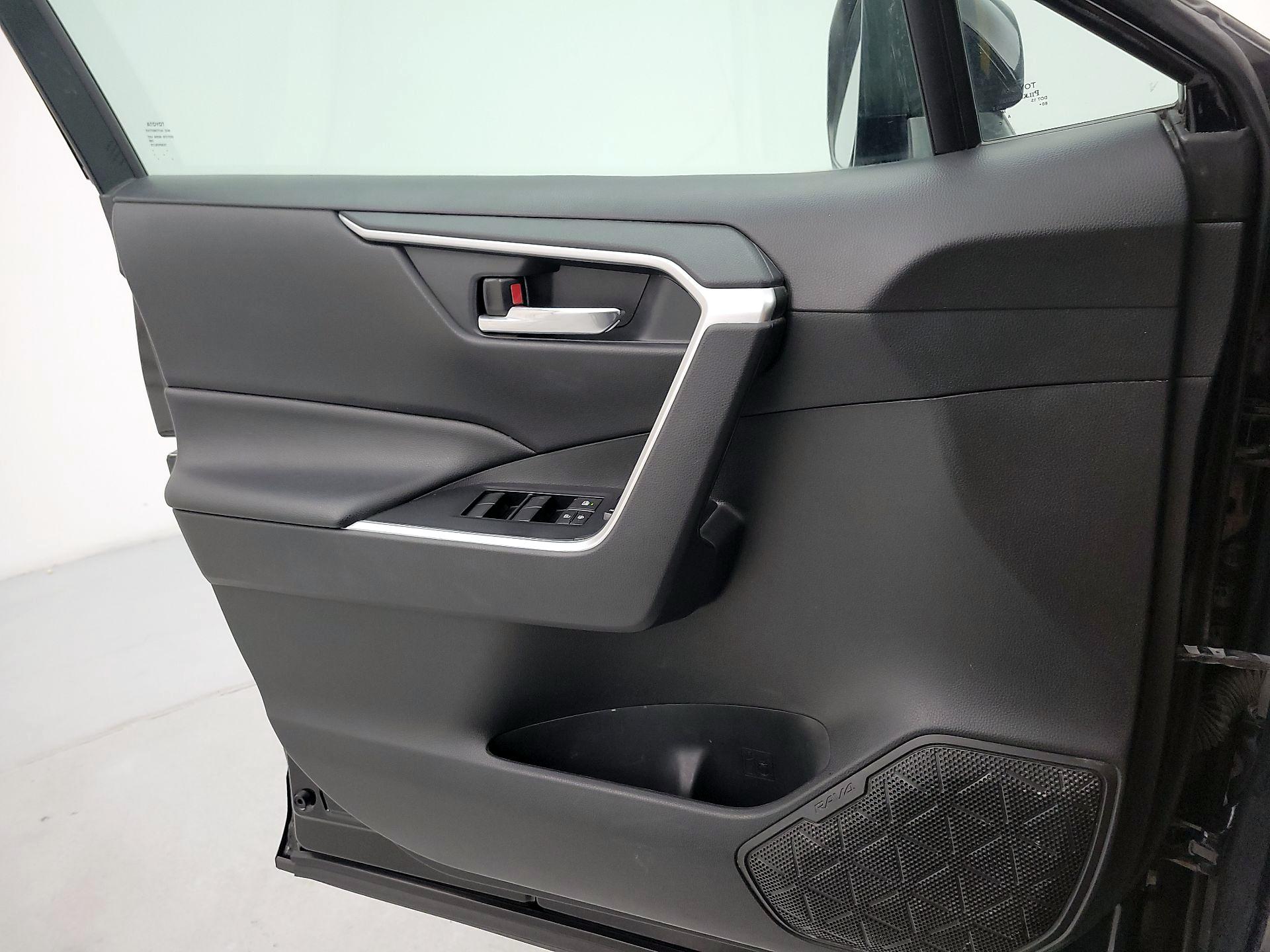 Thumbnail: 2020 Toyota RAV4 - 12