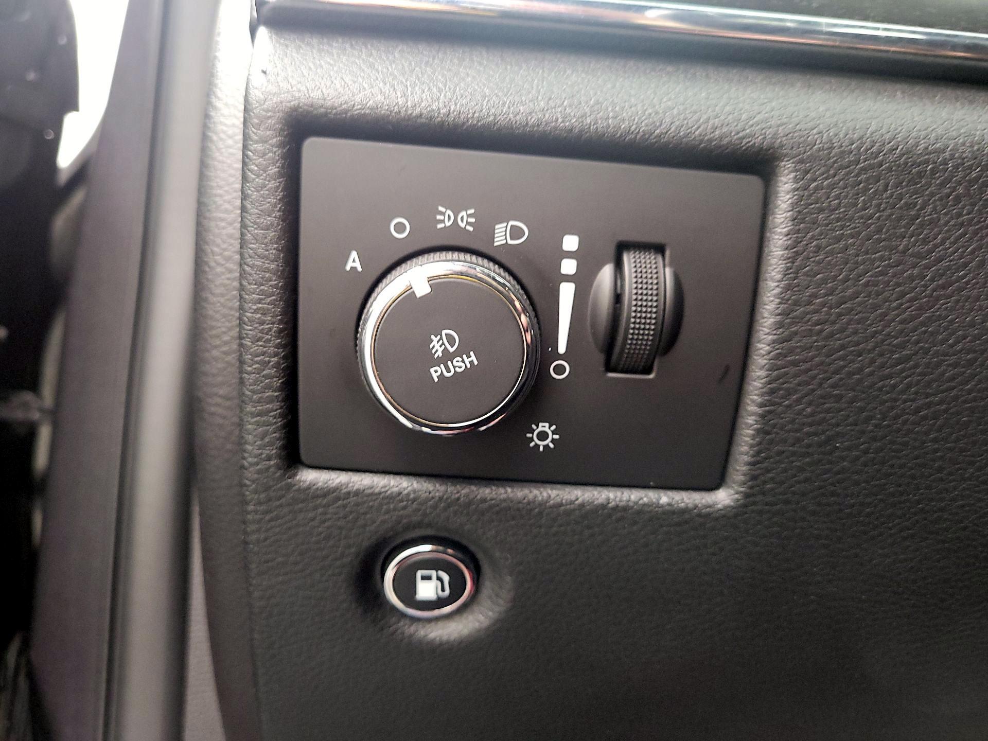 Thumbnail: 2015 Jeep Grand Cherokee - 13
