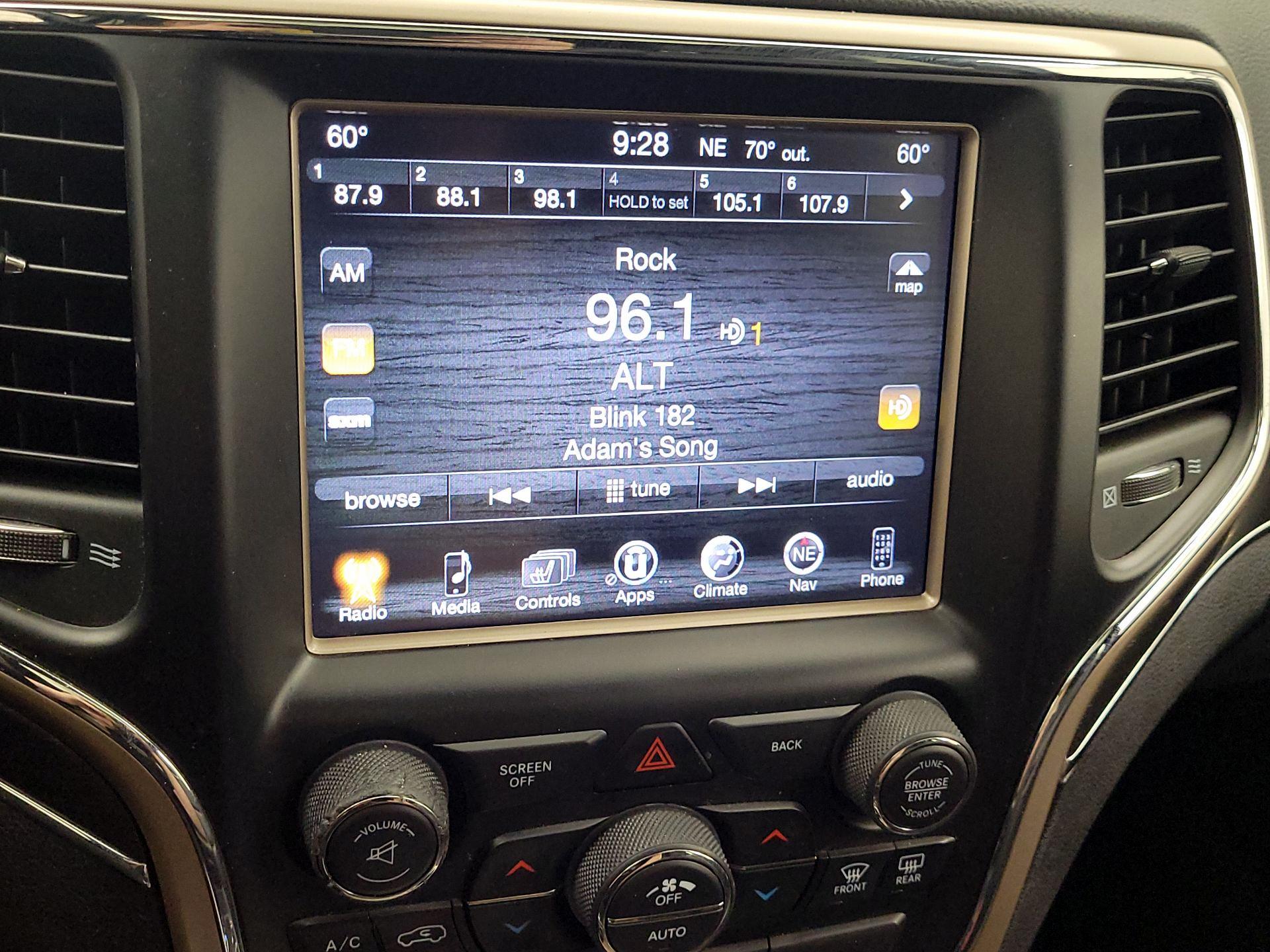 Thumbnail: 2015 Jeep Grand Cherokee - 16