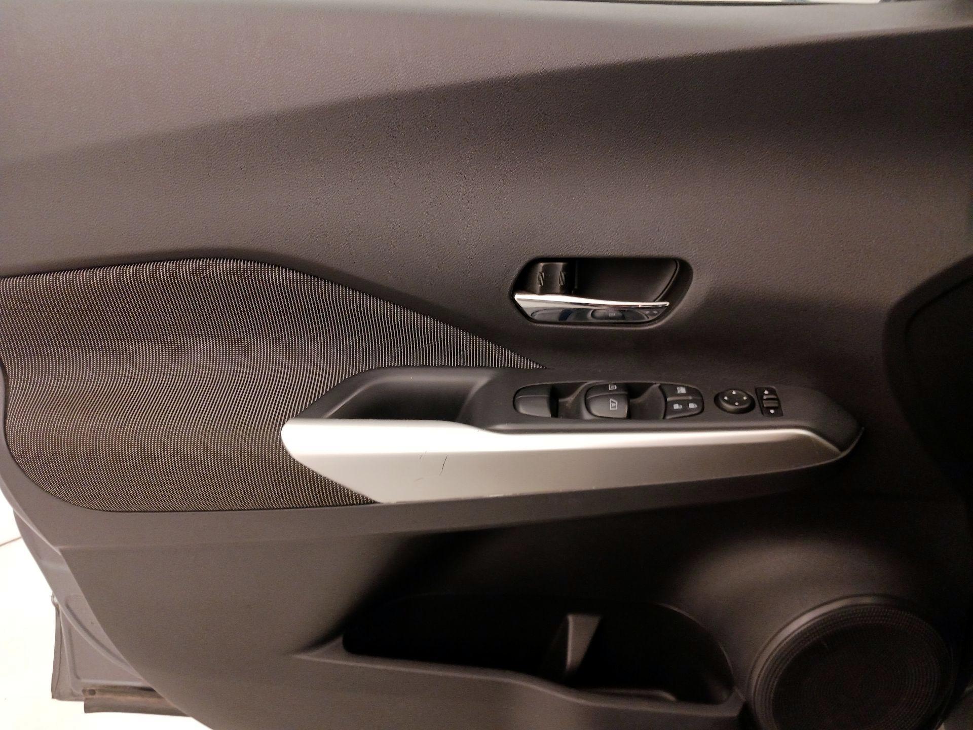 Thumbnail: 2020 Nissan Kicks - 12