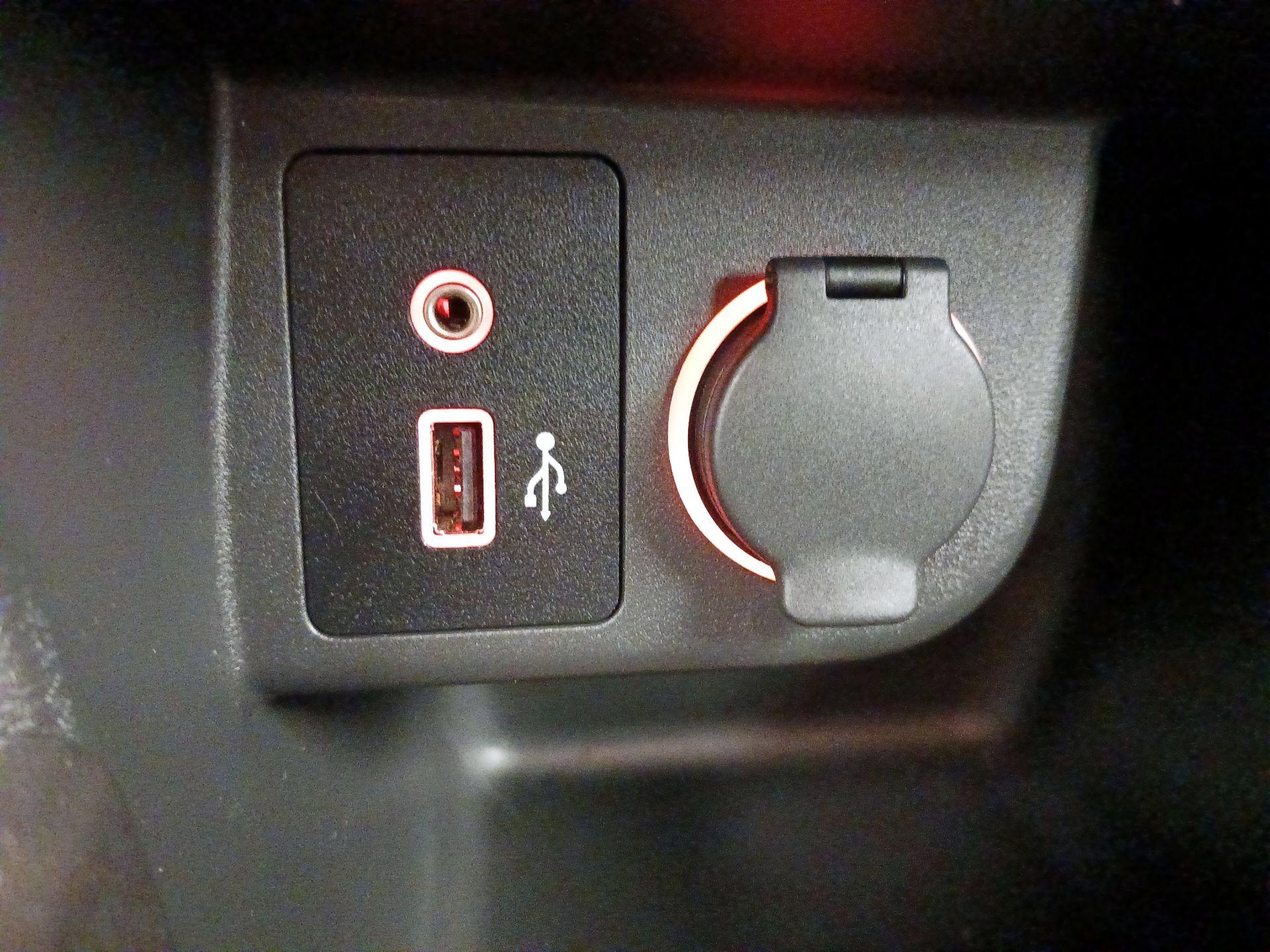 Thumbnail: 2020 Nissan Kicks - 17