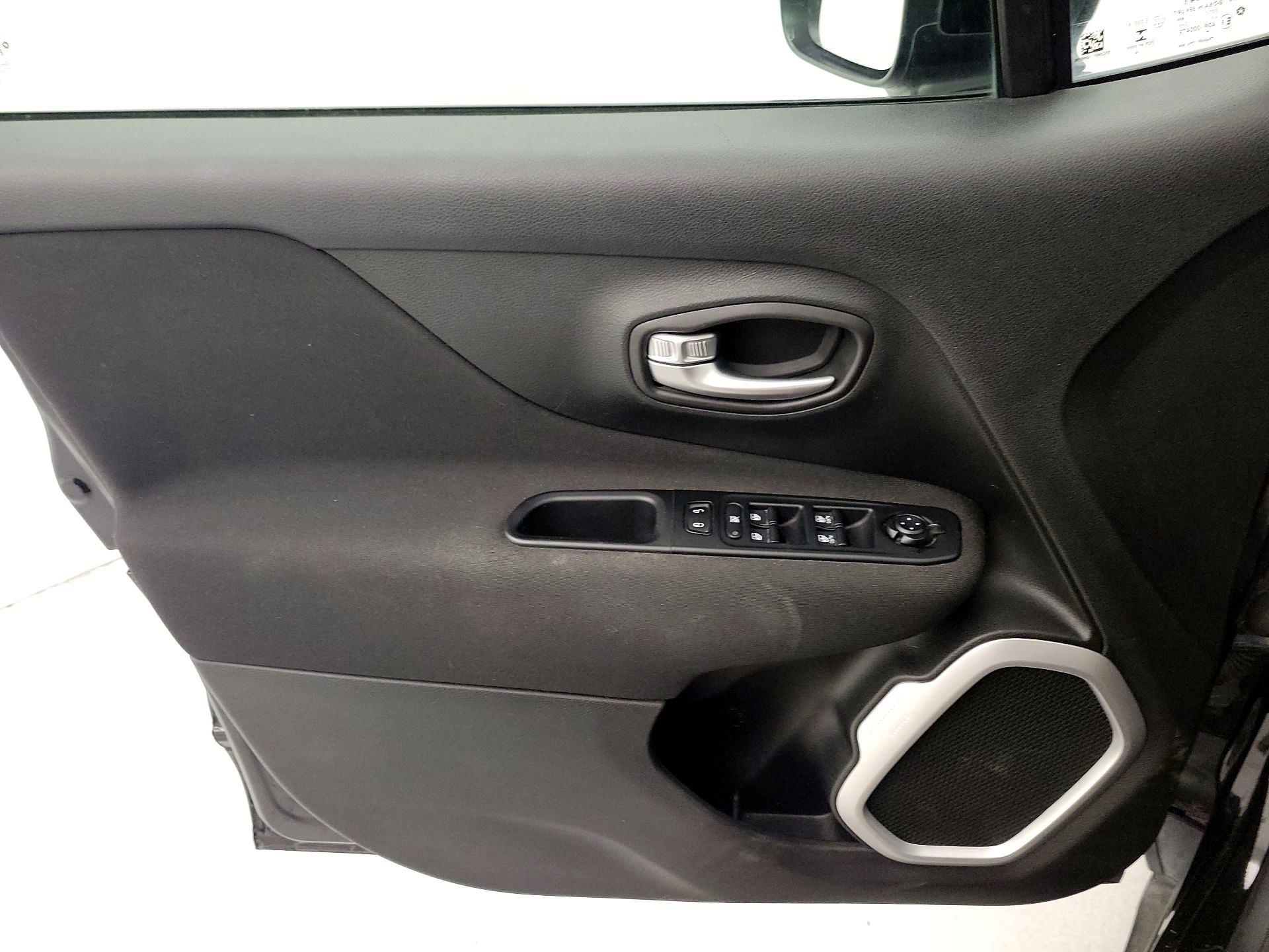 Thumbnail: 2019 Jeep Renegade - 12