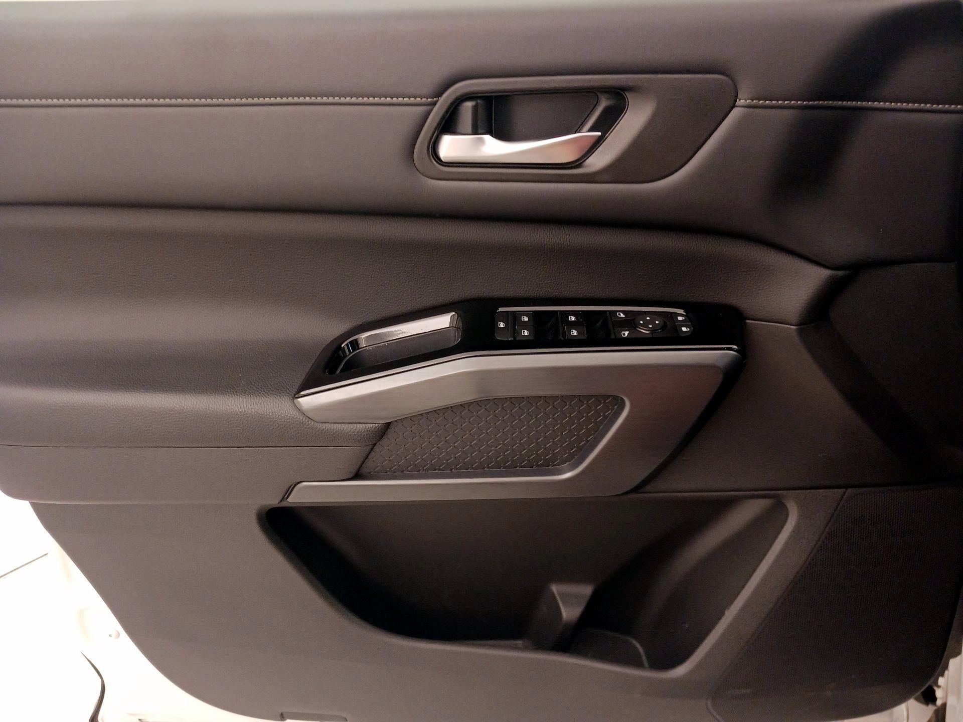 Thumbnail: 2023 Nissan Pathfinder - 12
