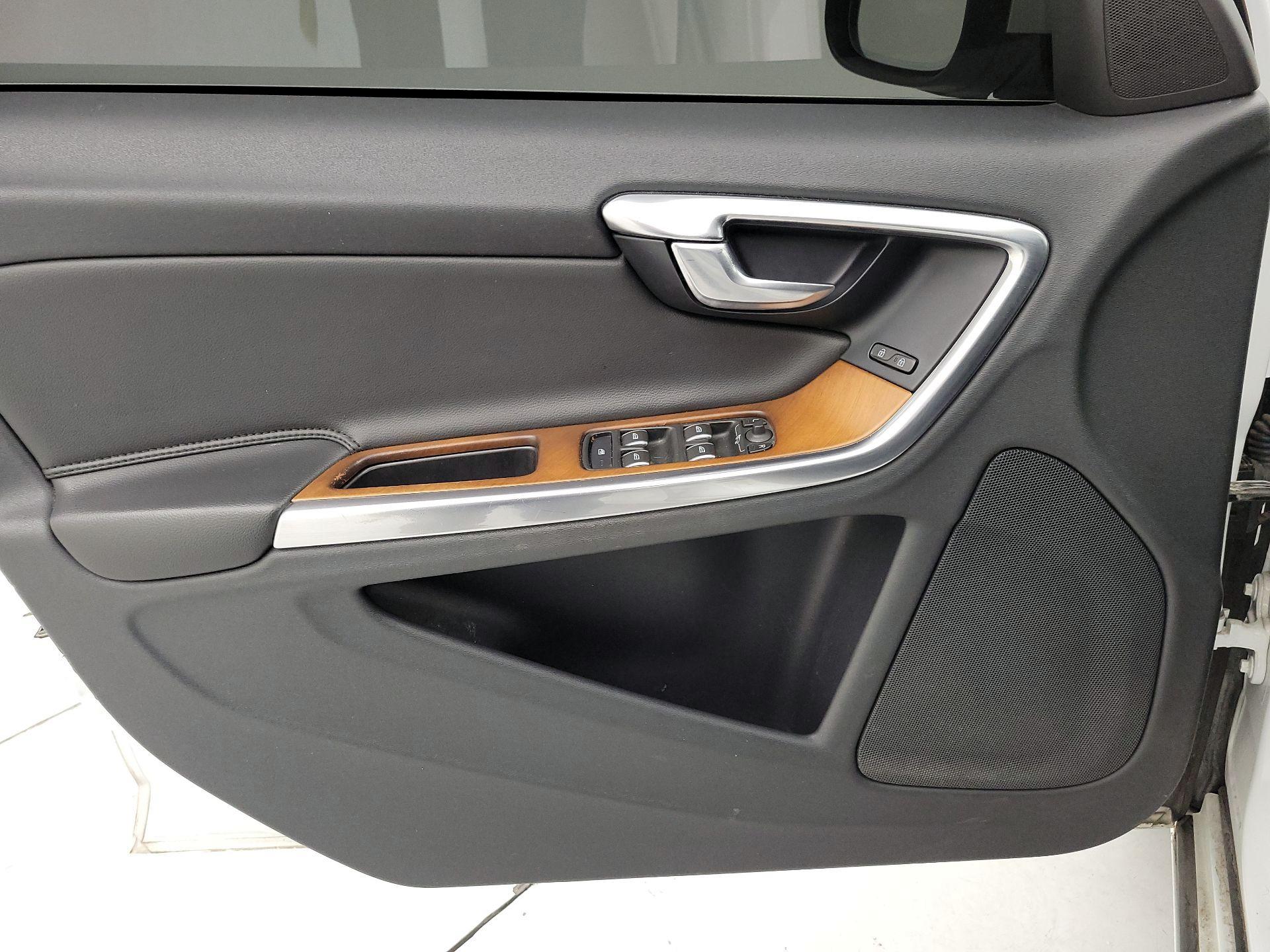 Thumbnail: 2016 Volvo S60 - 12