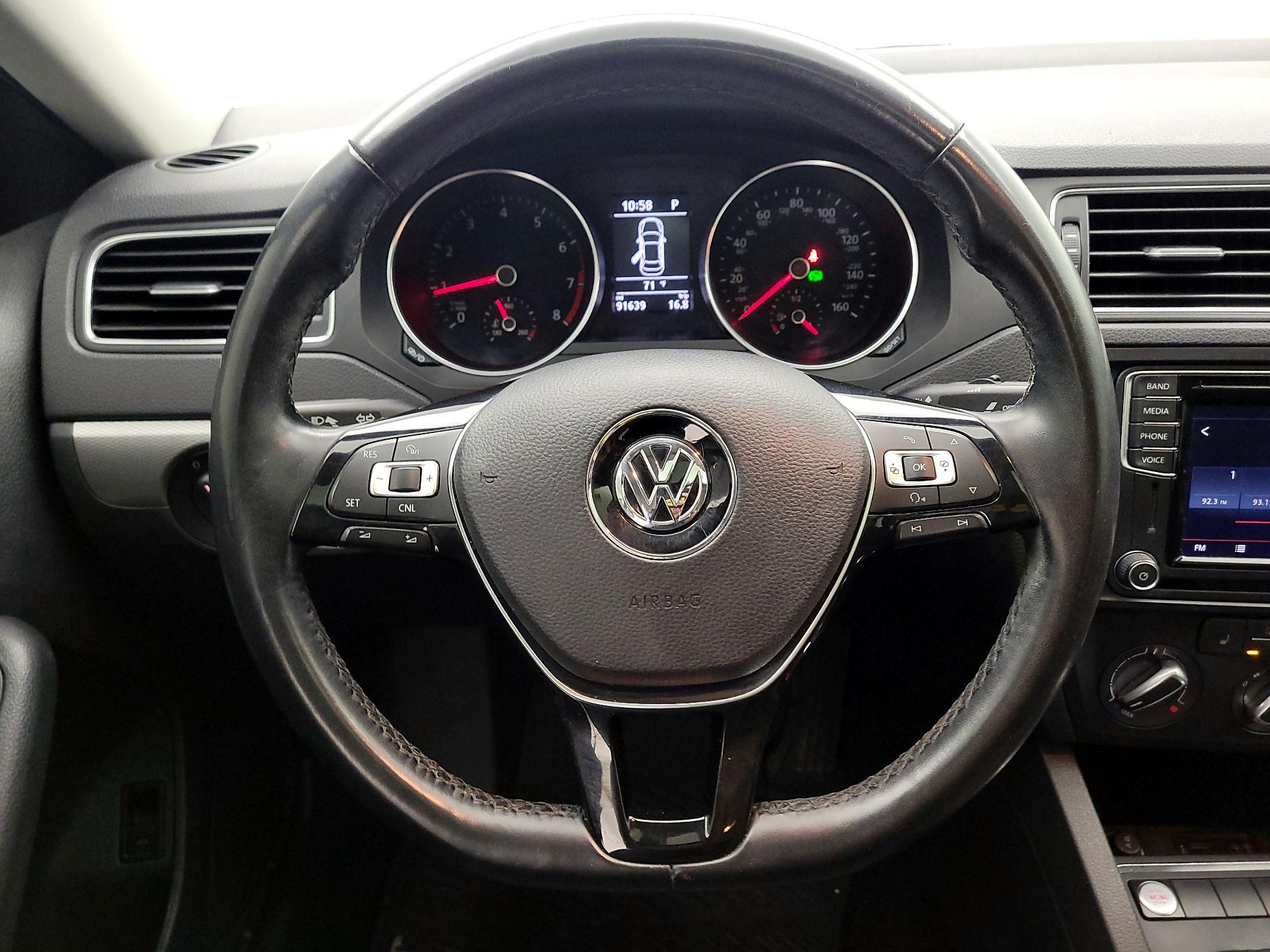 Thumbnail: 2017 Volkswagen Jetta - 10