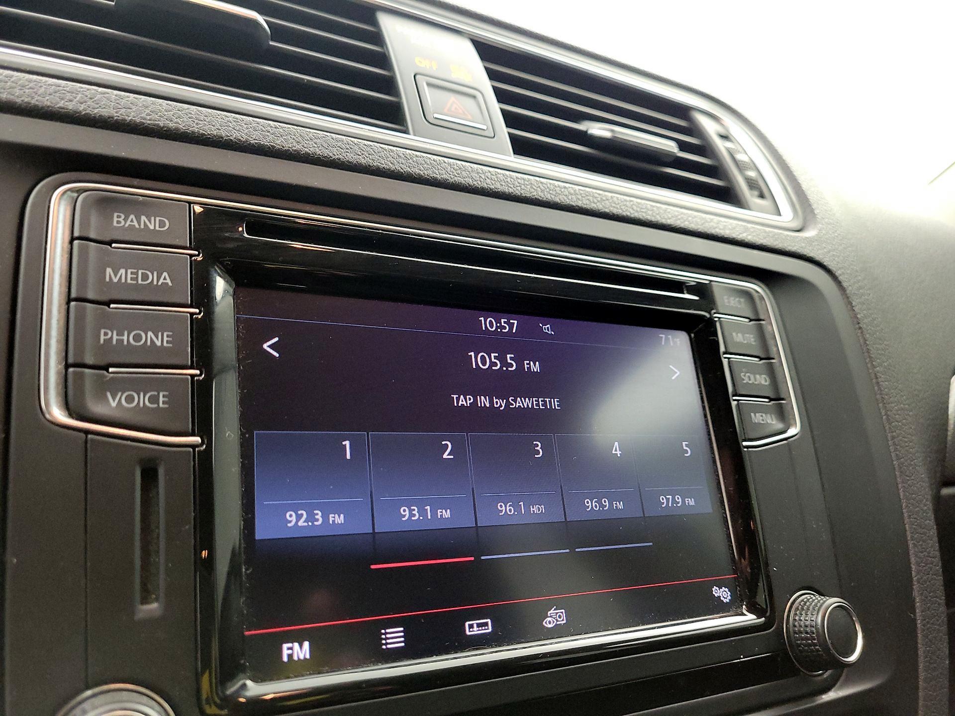 Thumbnail: 2017 Volkswagen Jetta - 15