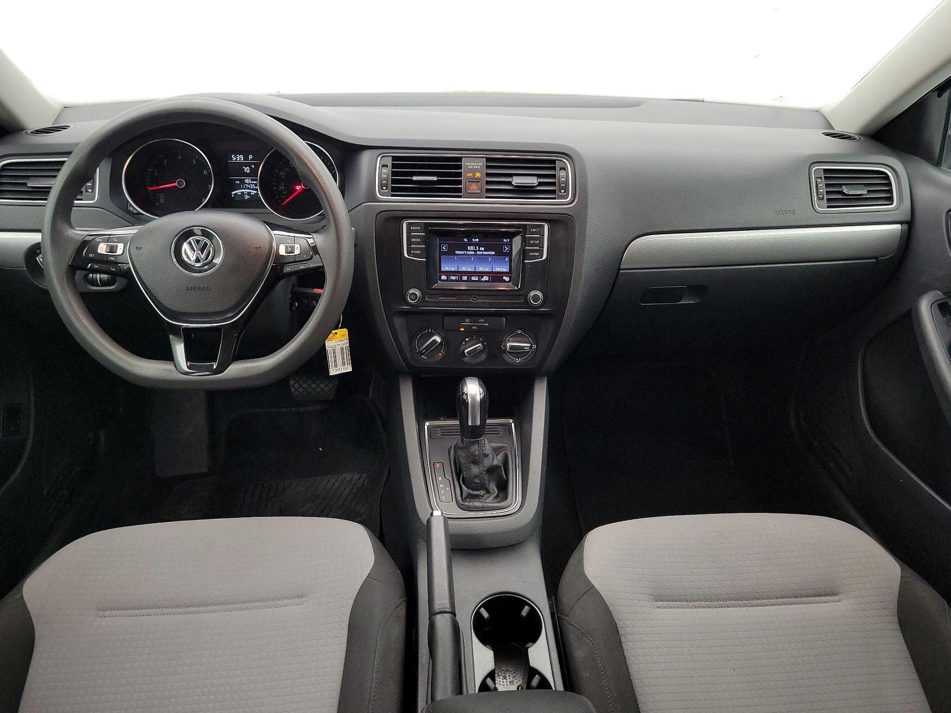 Thumbnail: 2017 Volkswagen Jetta - 9