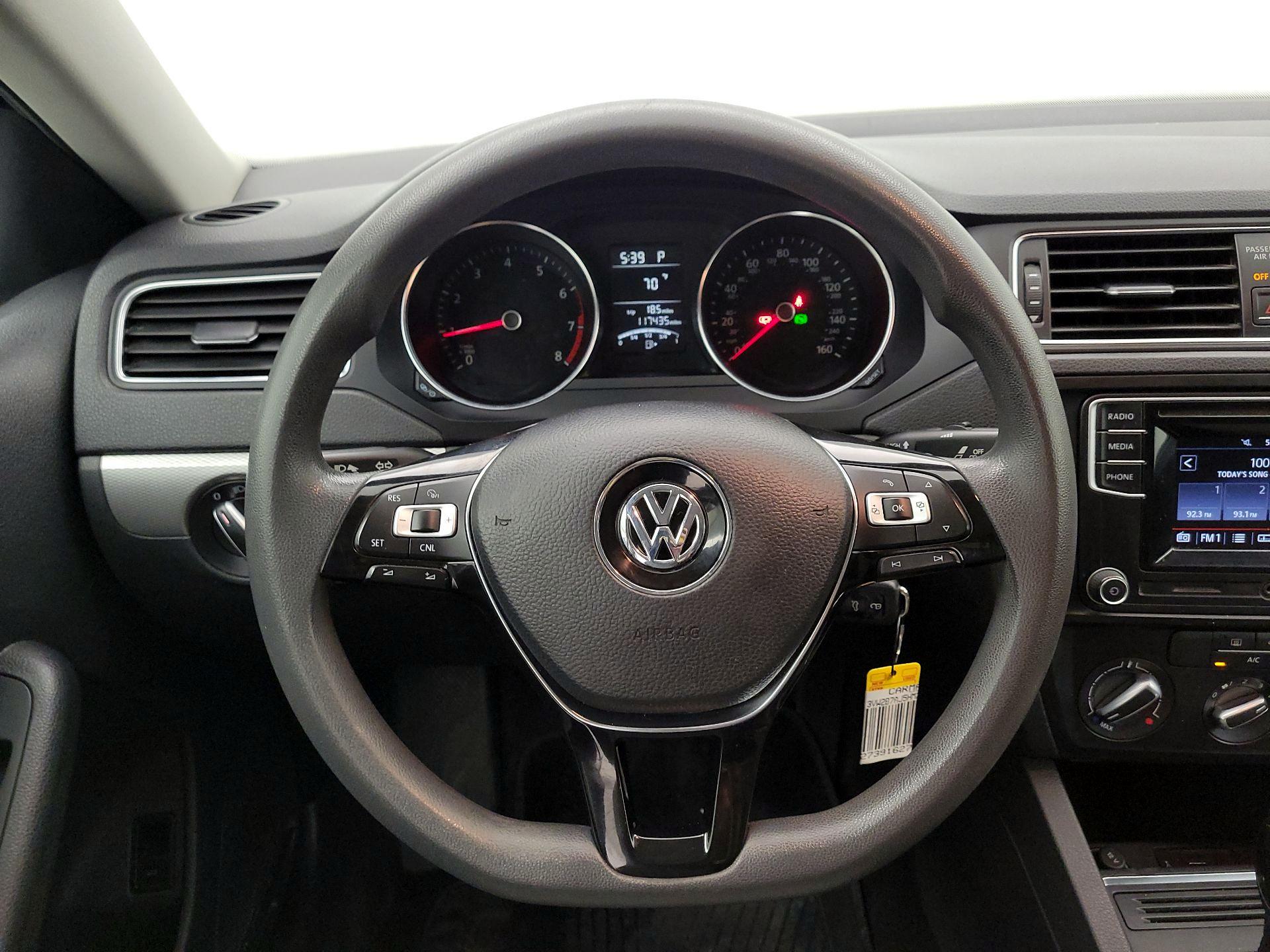 Thumbnail: 2017 Volkswagen Jetta - 10