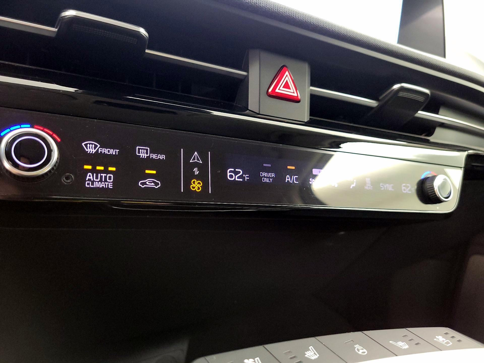 Thumbnail: 2023 Kia EV6 - 17