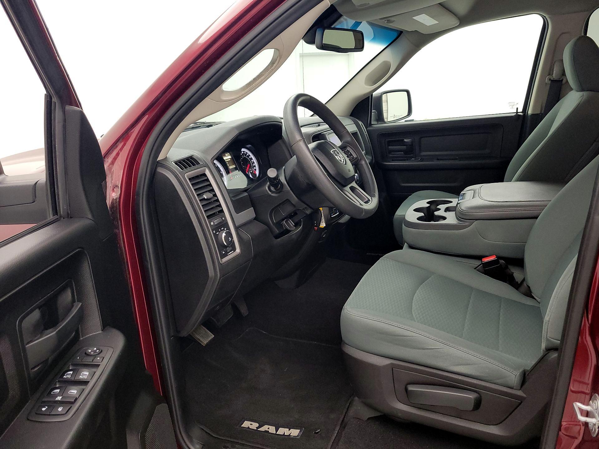 Thumbnail: 2019 RAM 1500 Classic - 11