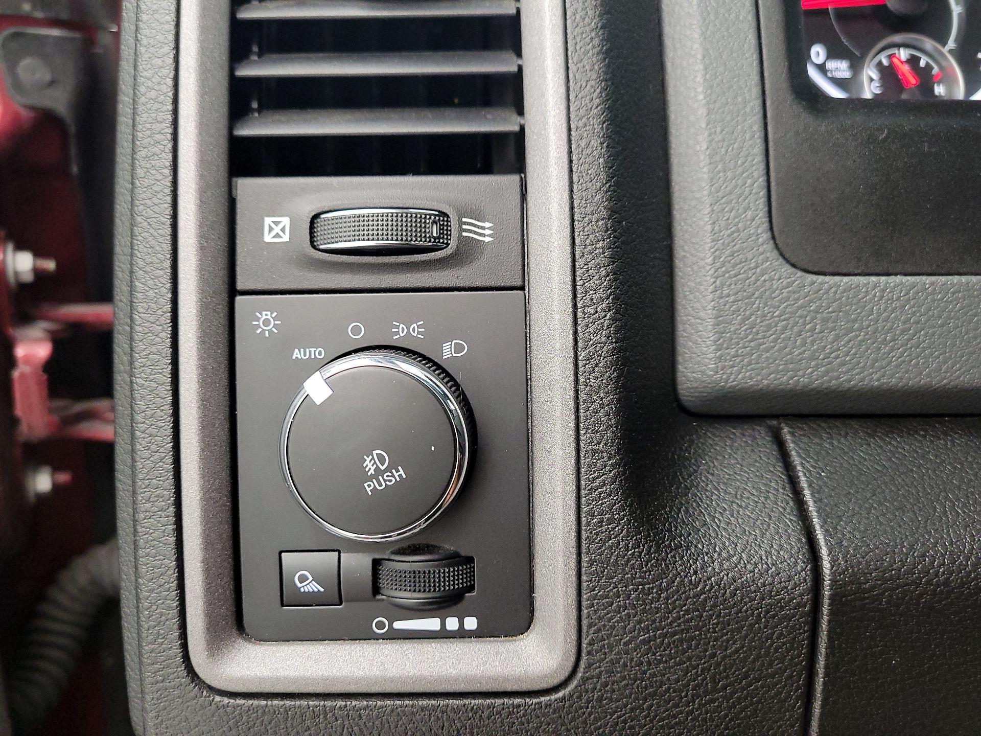 Thumbnail: 2019 RAM 1500 Classic - 13