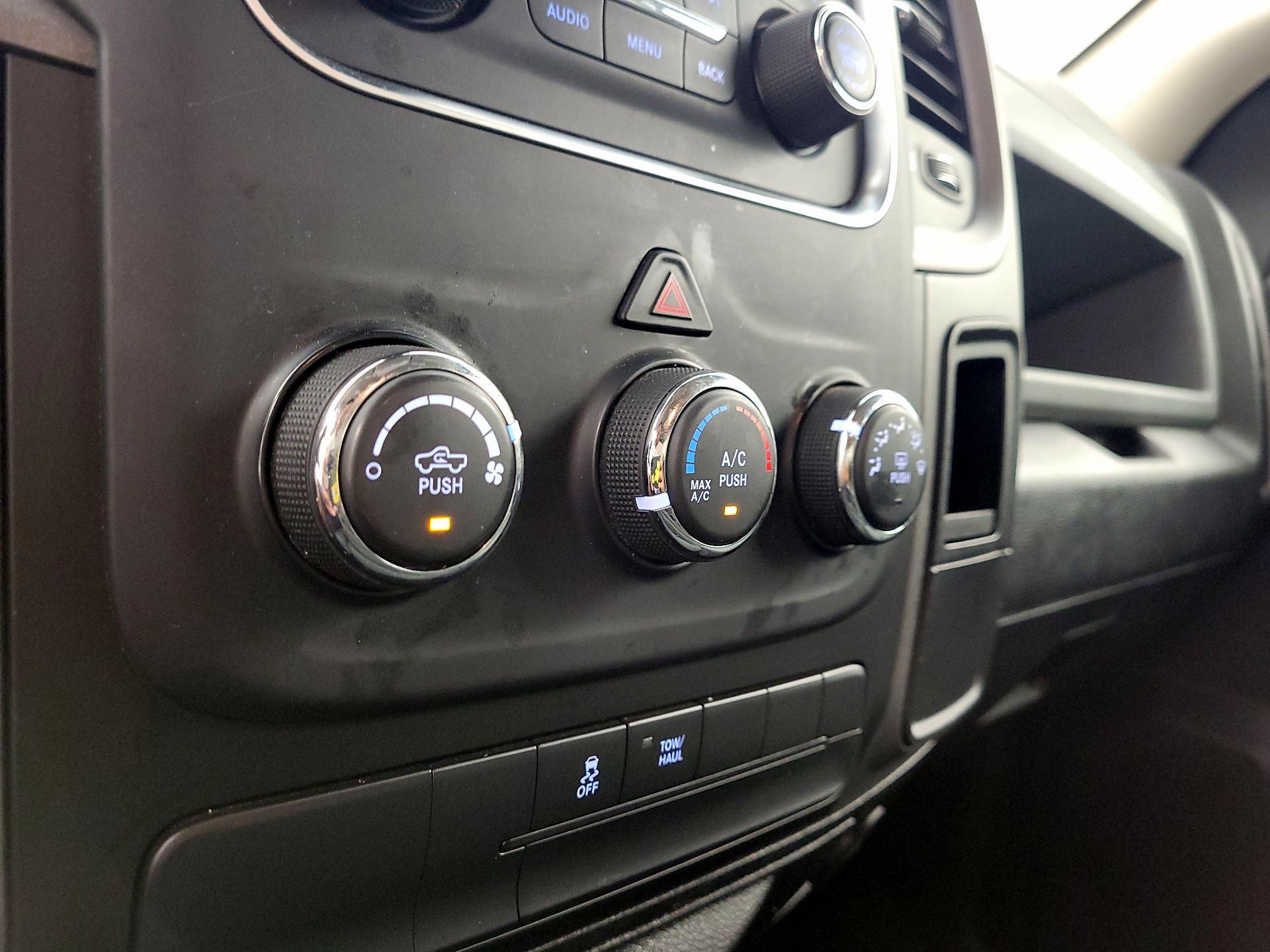 Thumbnail: 2019 RAM 1500 Classic - 16