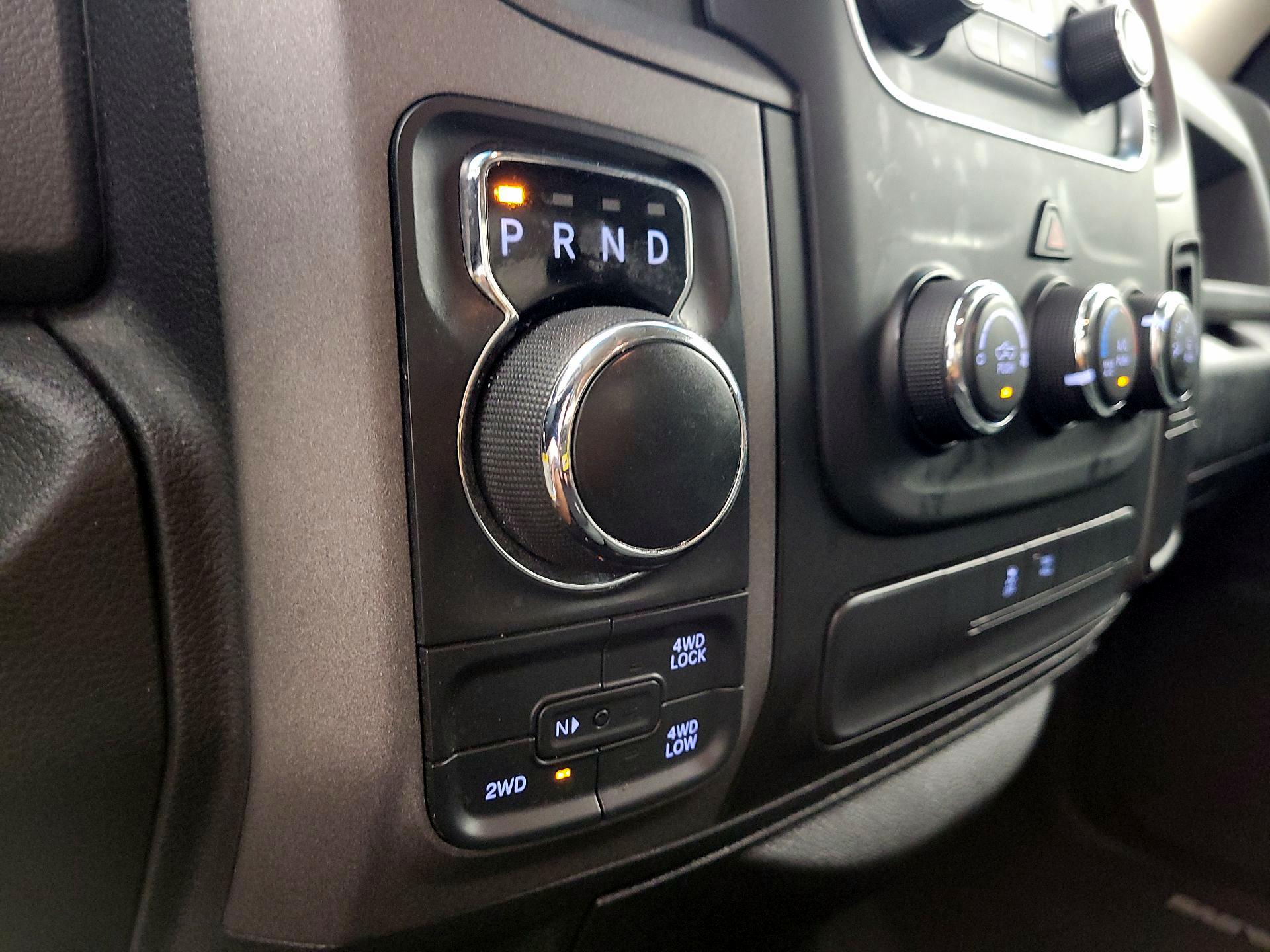 Thumbnail: 2019 RAM 1500 Classic - 17