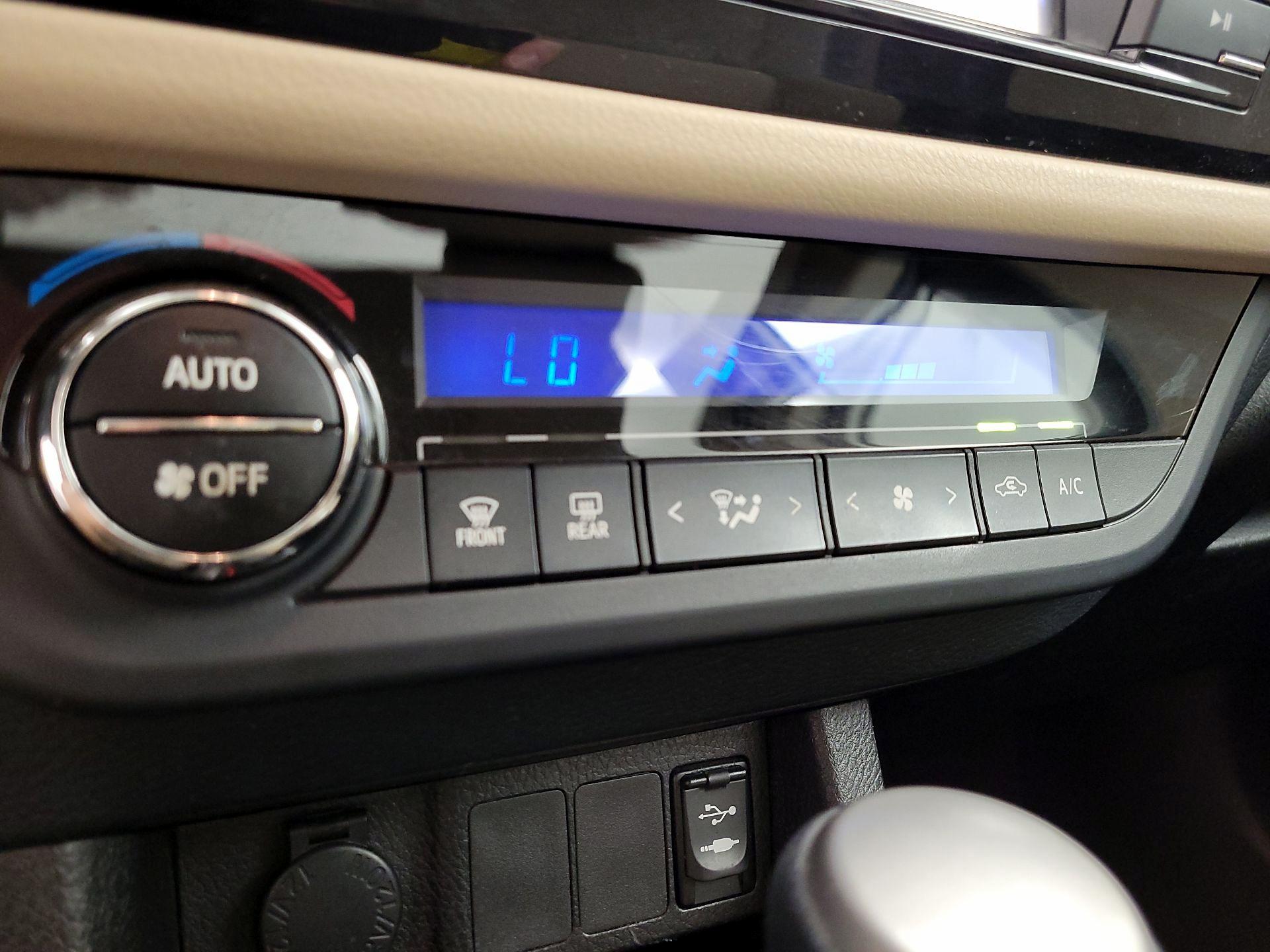 Thumbnail: 2014 Toyota Corolla - 16
