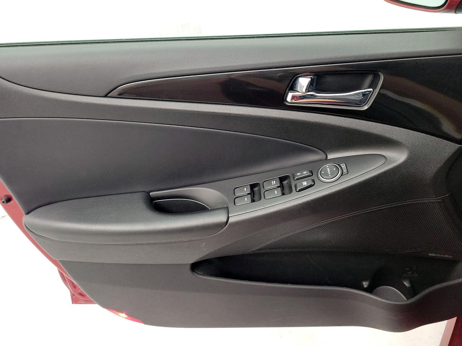 Thumbnail: 2014 Hyundai Sonata - 12
