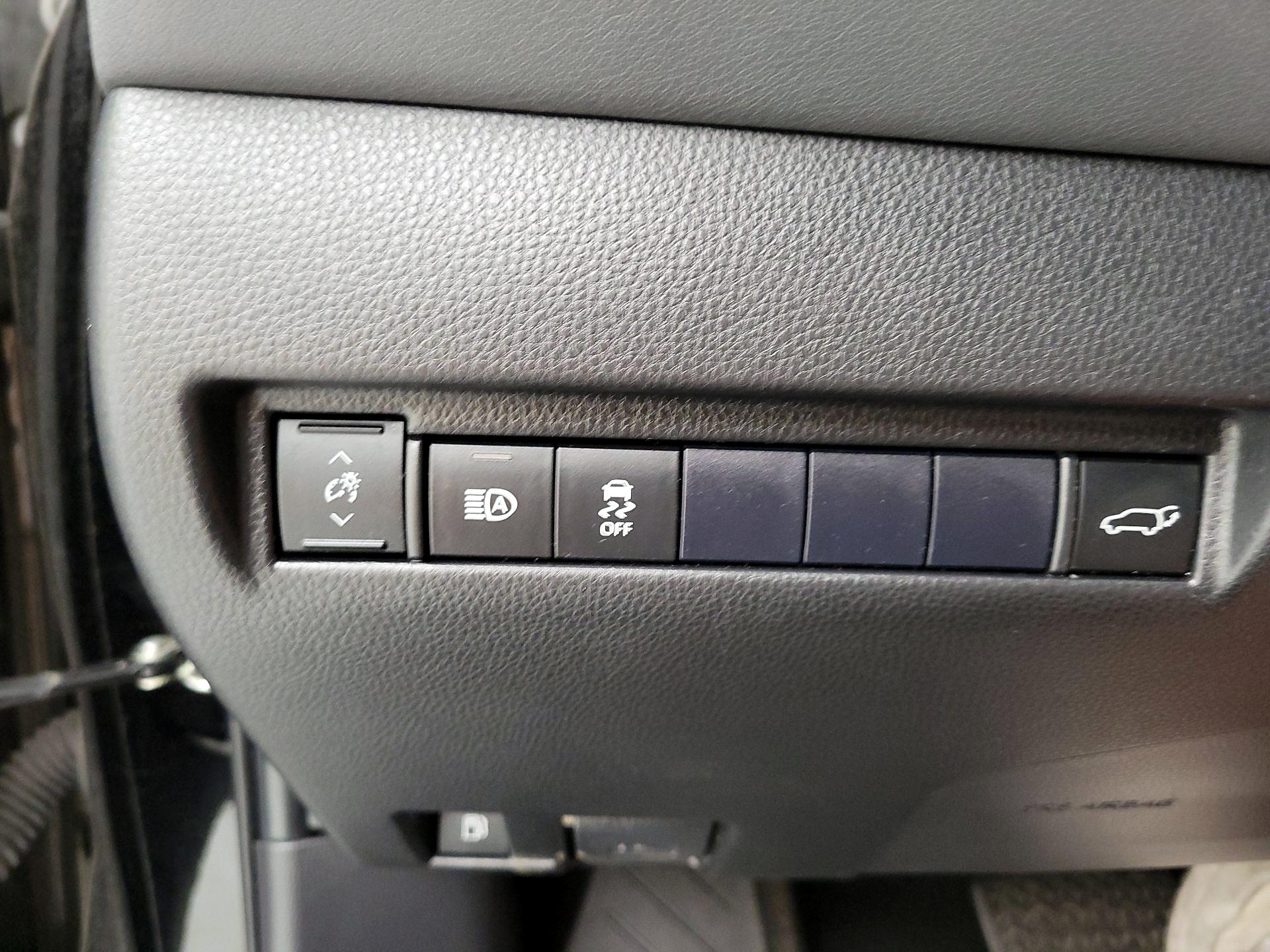 Thumbnail: 2021 Toyota Venza - 13
