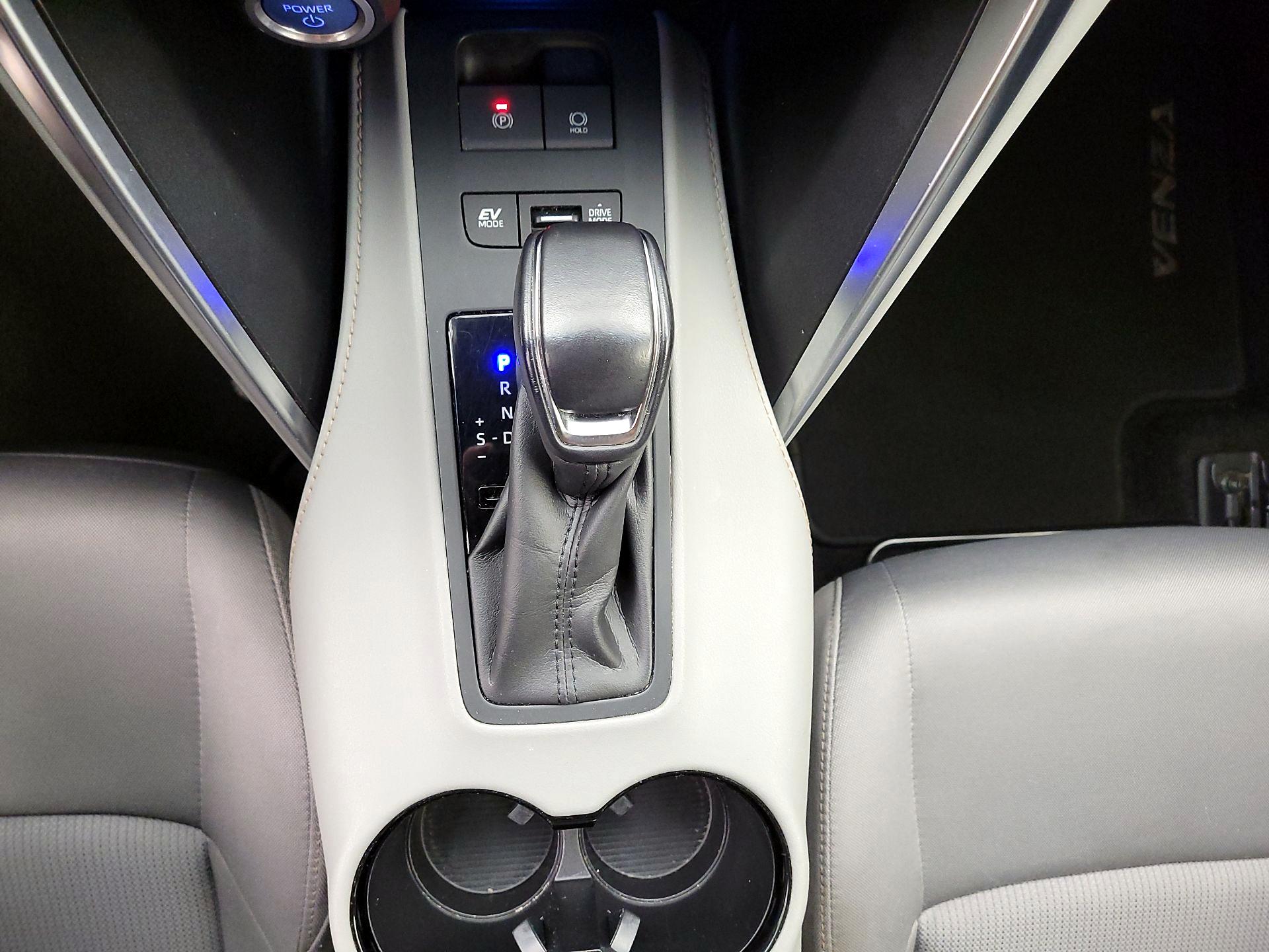 Thumbnail: 2021 Toyota Venza - 17