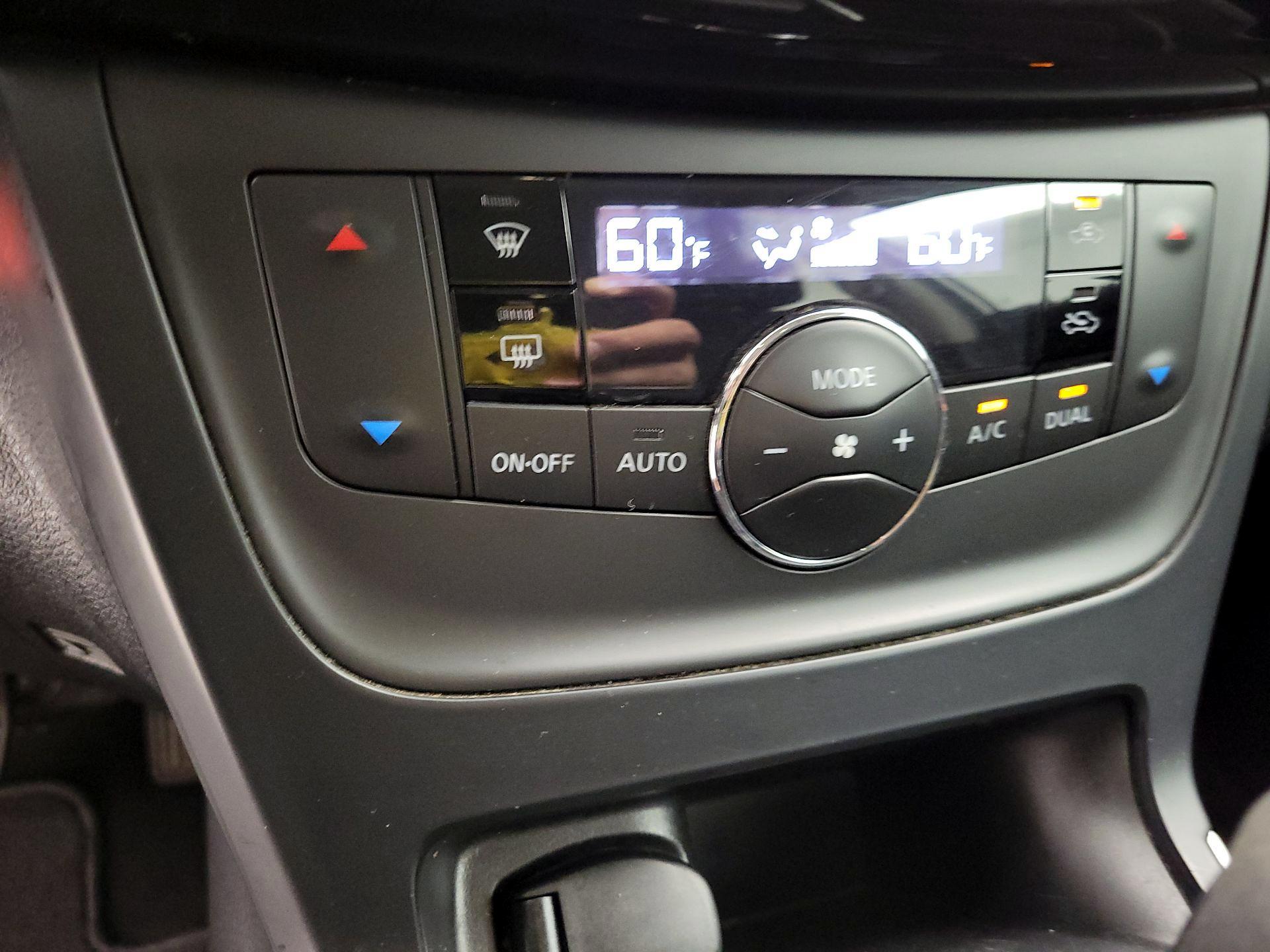 Thumbnail: 2018 Nissan Sentra - 16