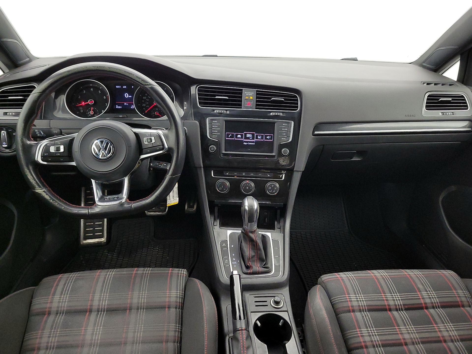 Thumbnail: 2017 Volkswagen Golf - 9