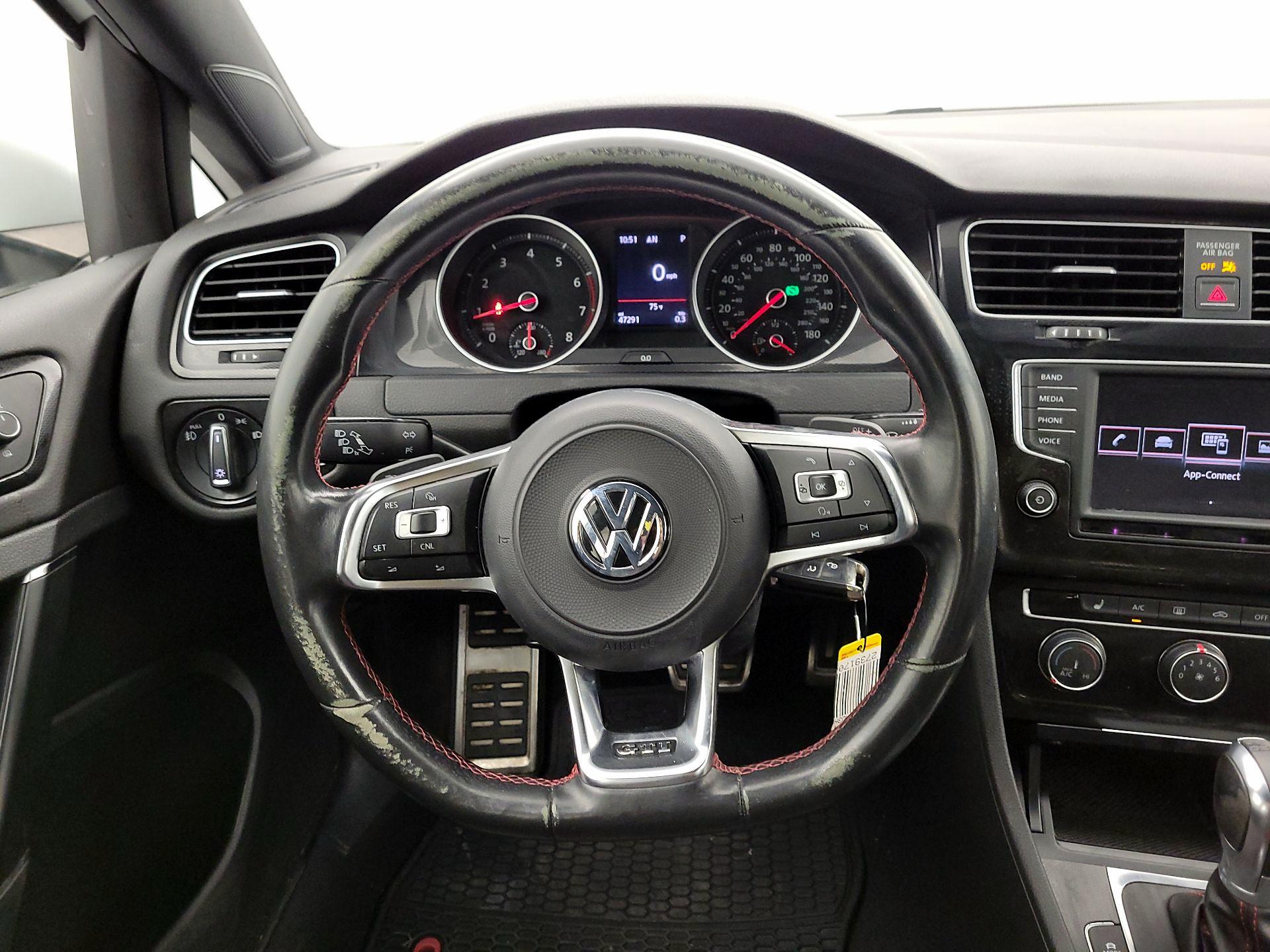 Thumbnail: 2017 Volkswagen Golf - 10