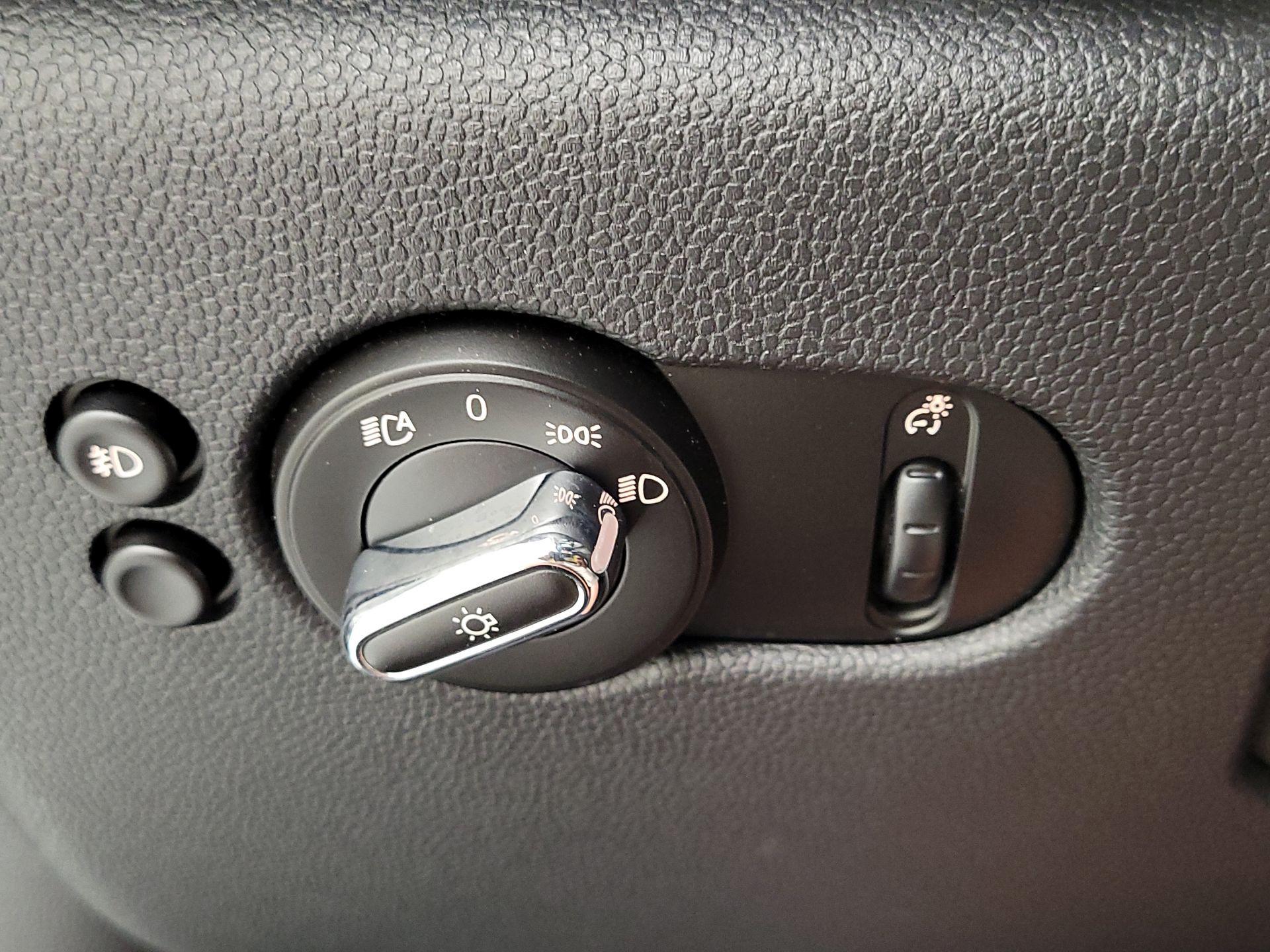 Thumbnail: 2014 MINI Cooper Hardtop - 13