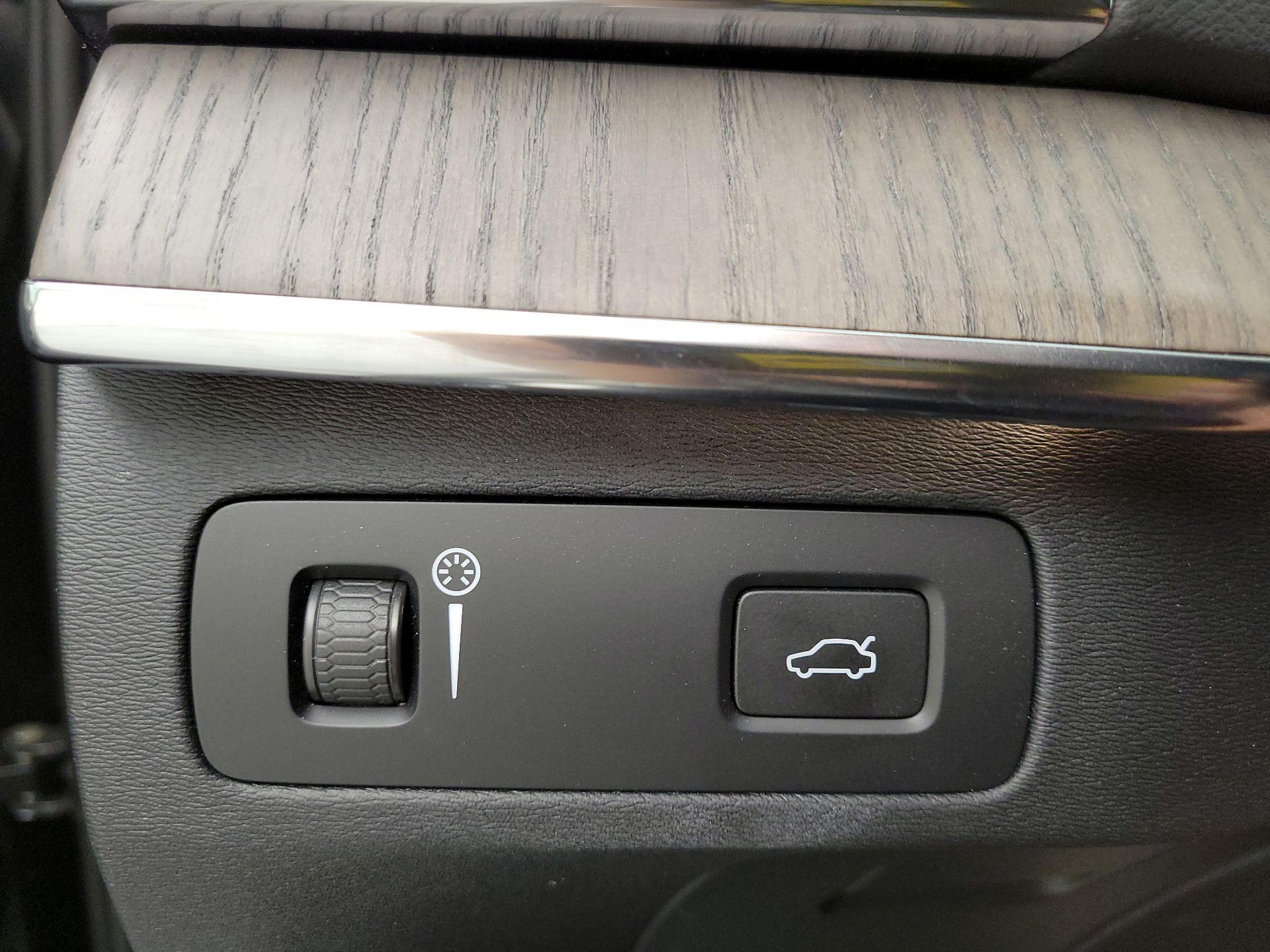 Thumbnail: 2022 Volvo XC90 - 13