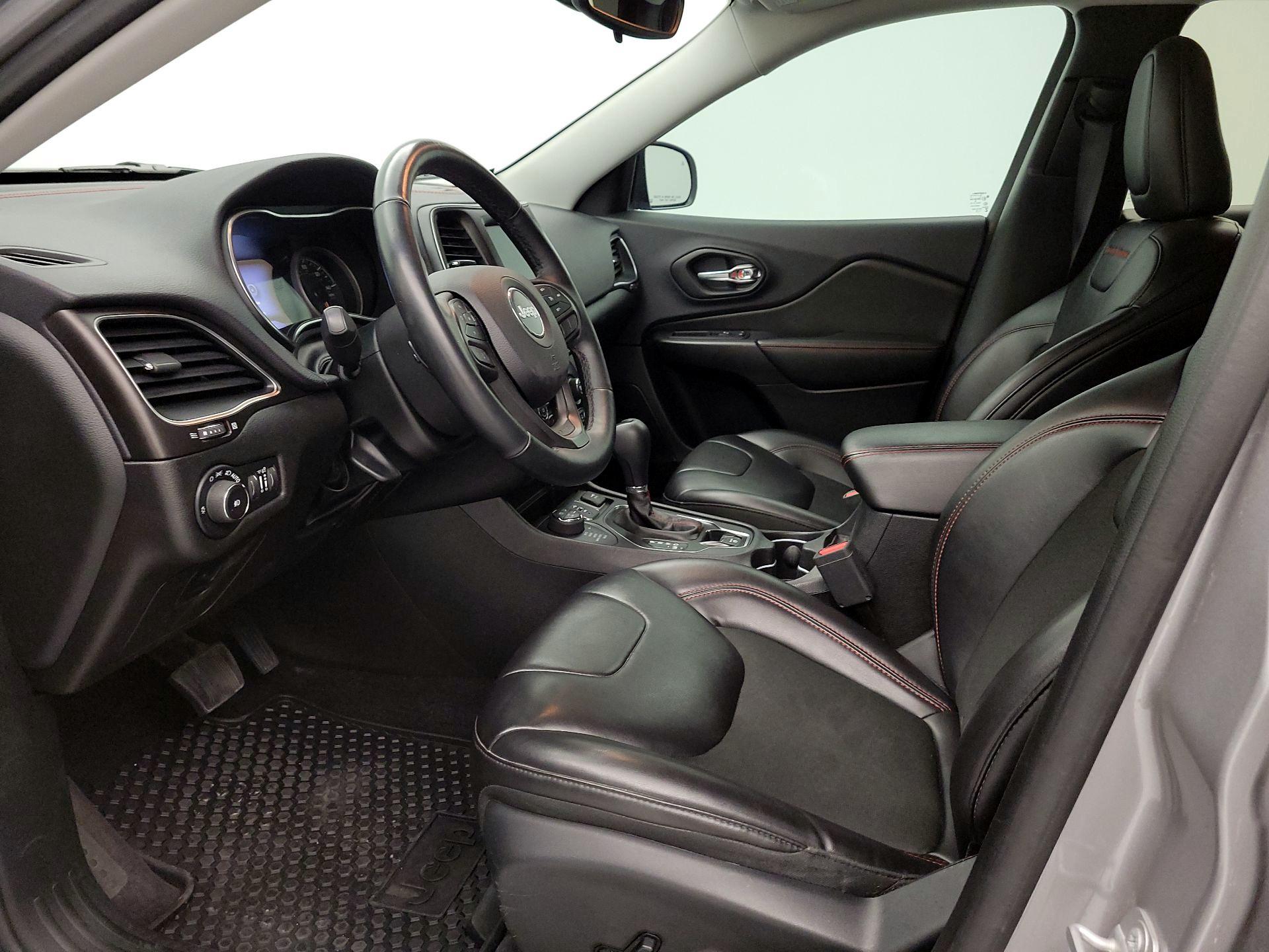 Thumbnail: 2019 Jeep Cherokee - 11