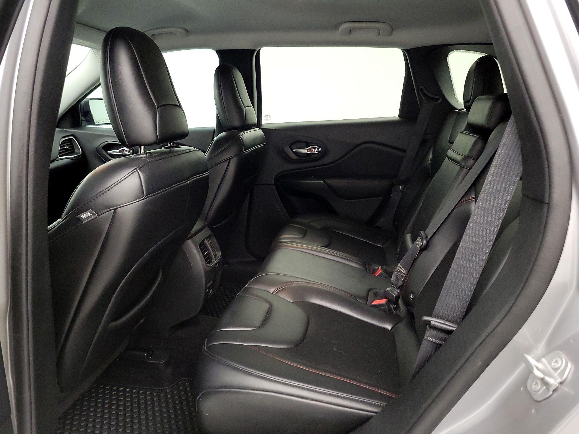 Thumbnail: 2019 Jeep Cherokee - 19