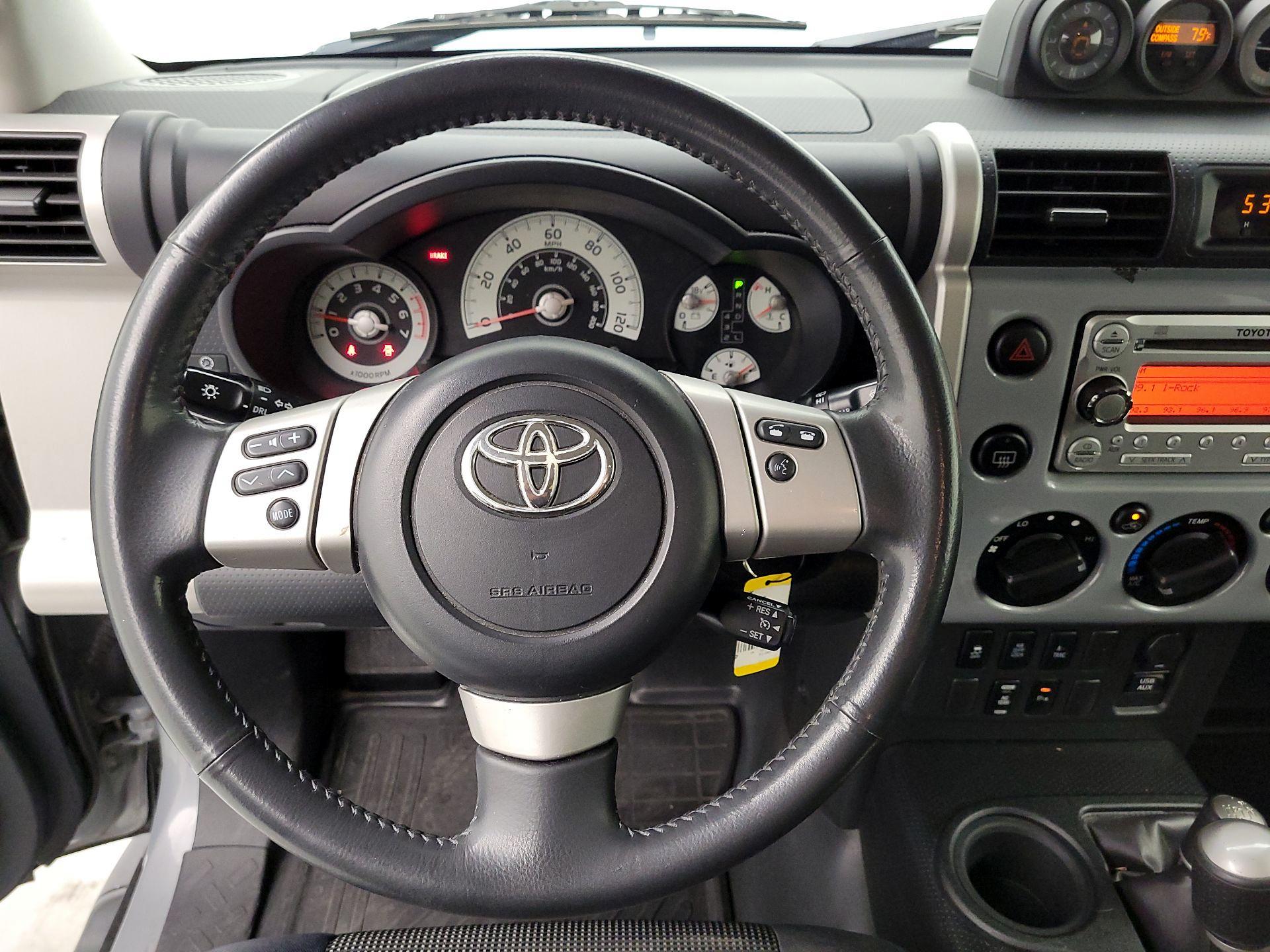 Thumbnail: 2014 Toyota FJ Cruiser - 10