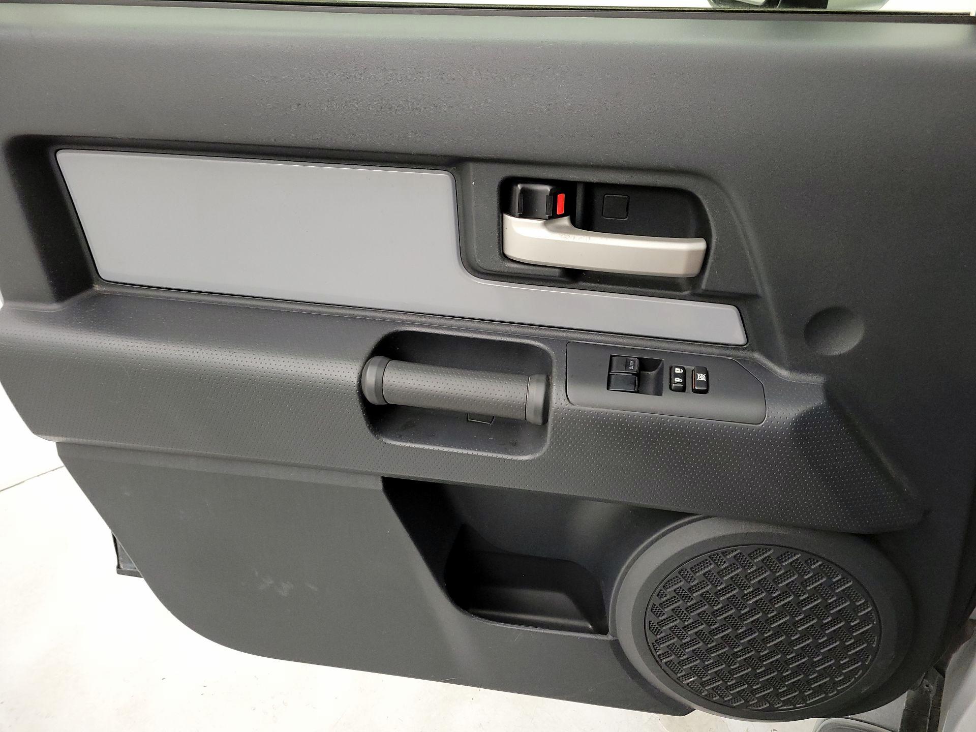 Thumbnail: 2014 Toyota FJ Cruiser - 12