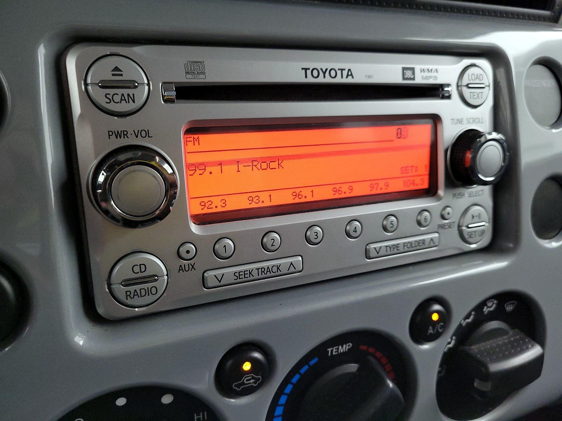 Thumbnail: 2014 Toyota FJ Cruiser - 15