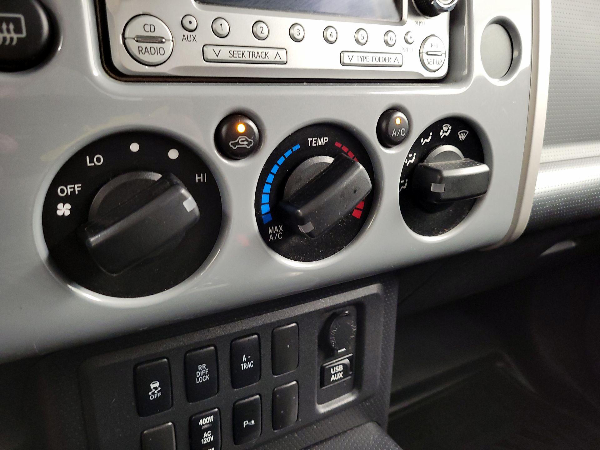 Thumbnail: 2014 Toyota FJ Cruiser - 16