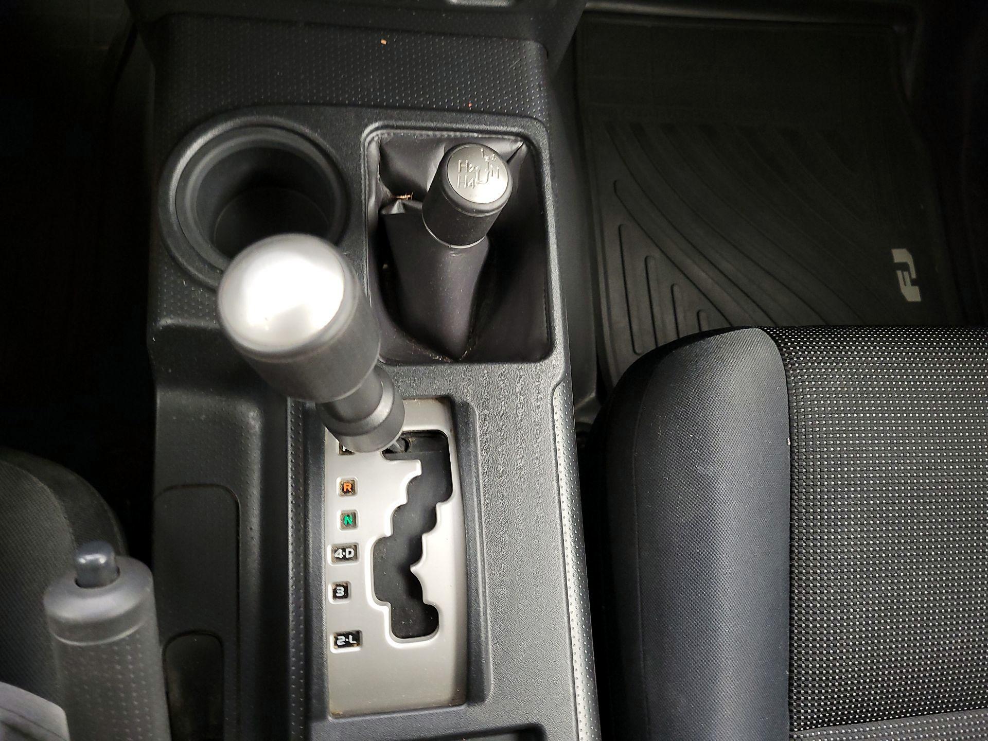 Thumbnail: 2014 Toyota FJ Cruiser - 17