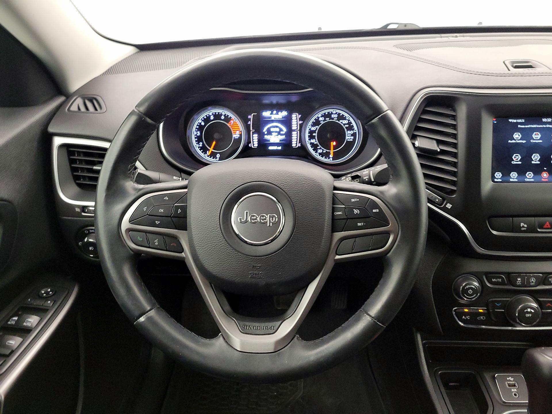 Thumbnail: 2019 Jeep Cherokee - 10