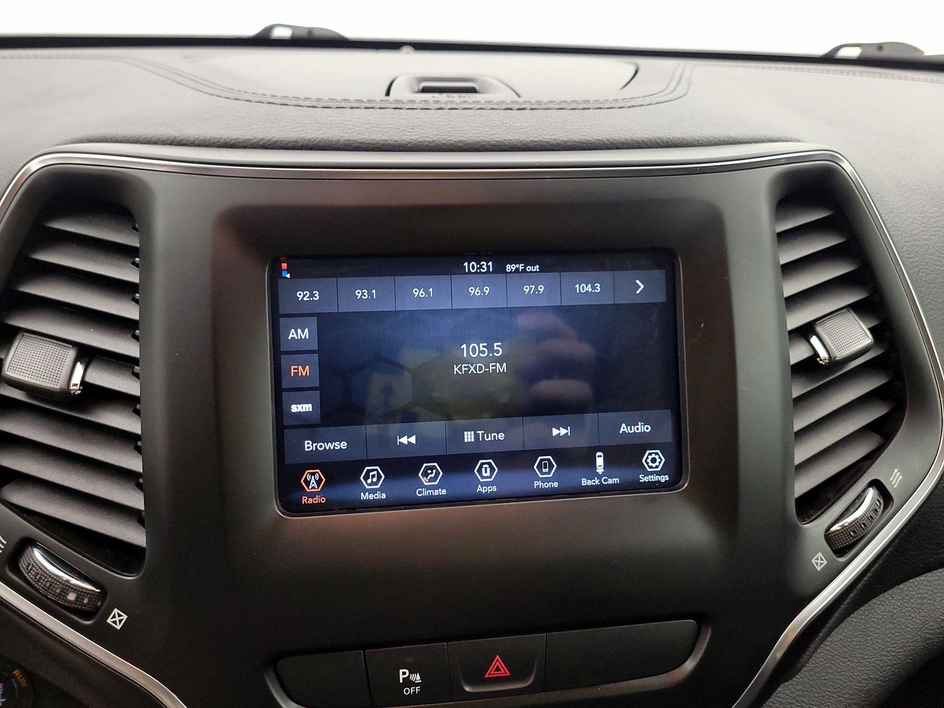 Thumbnail: 2019 Jeep Cherokee - 15